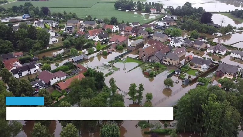 Video: Dijkdoorbraak Julianakanaal bij Bunde: duizenden mensen in chaos het huis uit