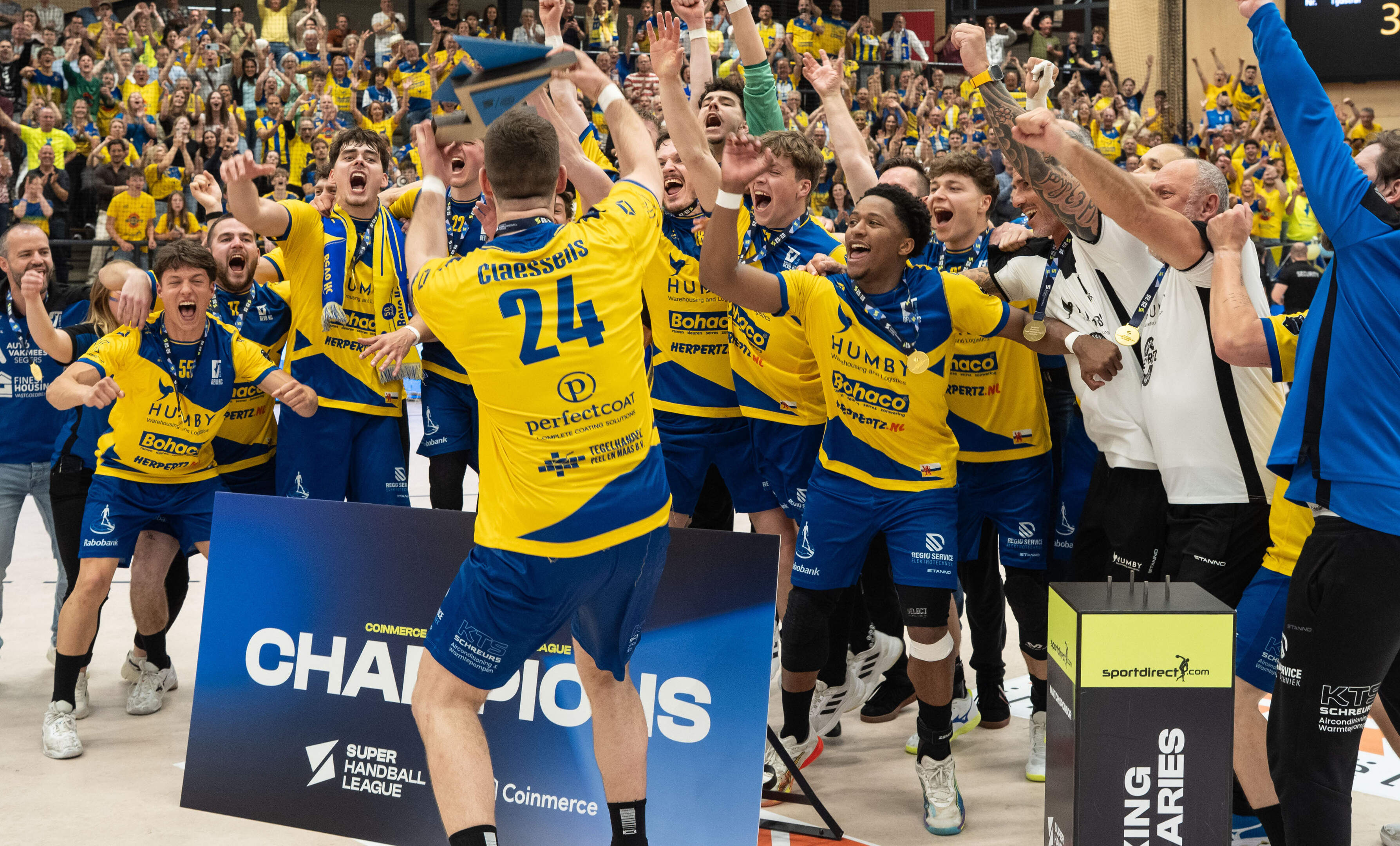 Fans breken sporthal af, Bevo wint Super Handball League na spannende finale tegen Bocholt: ‘Geen id