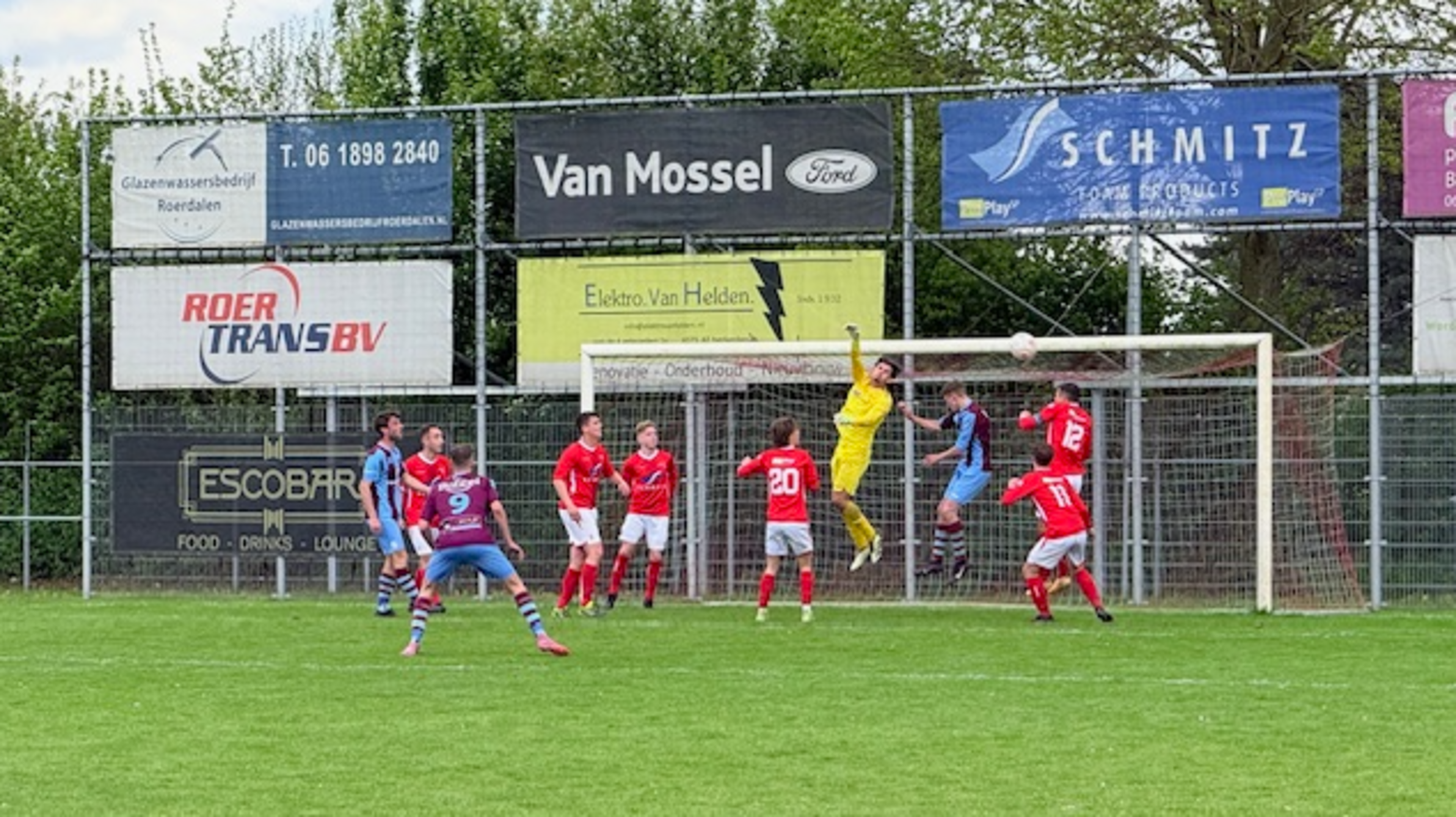FC Landgraaf wint bij SVH’39 dankzij drie goals van Kay van Haaren: ‘Na een goede avond stappen kun 
