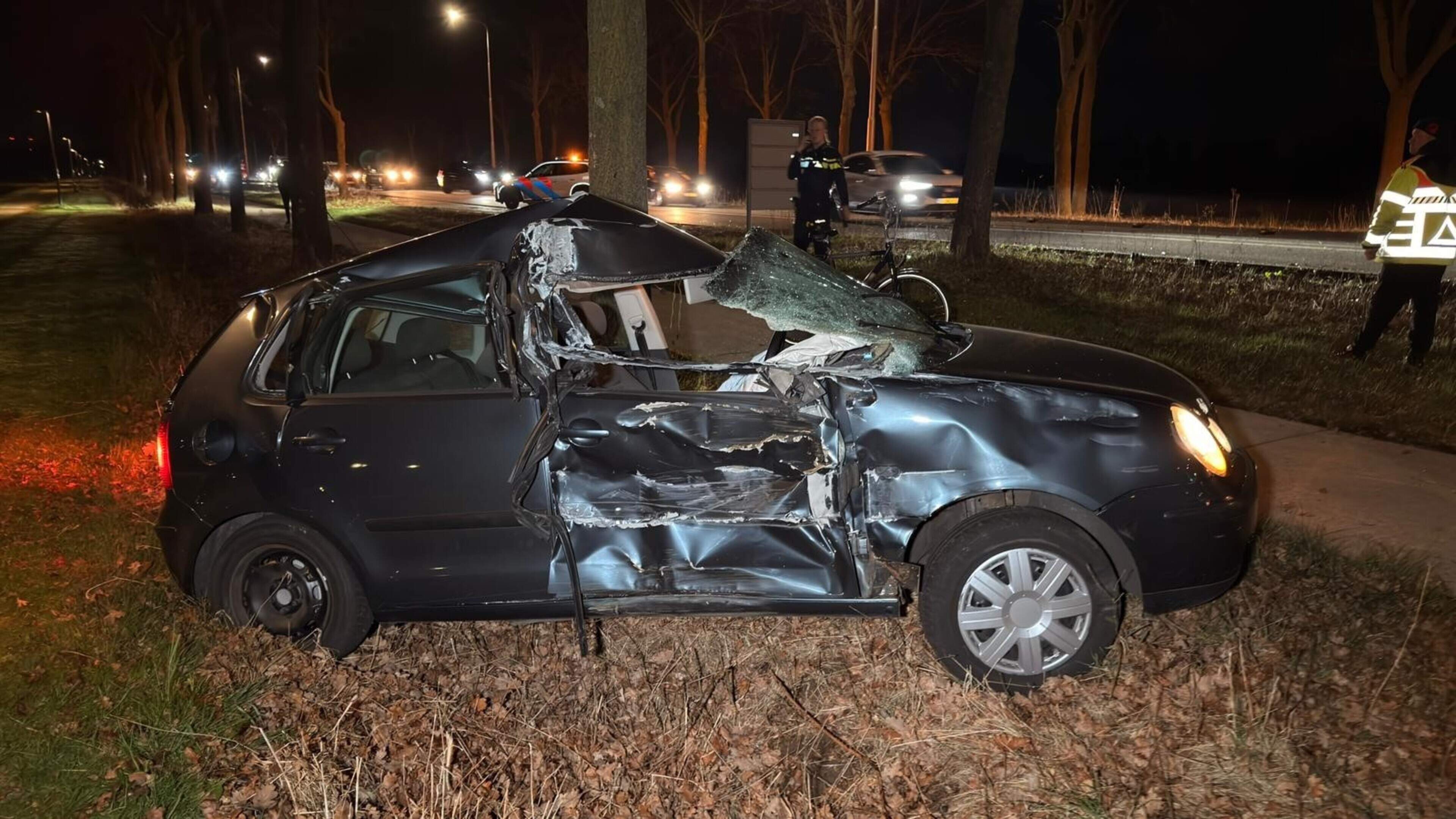 Bestuurder spoorloos na botsing met bakwagen op N276 bij Echt.