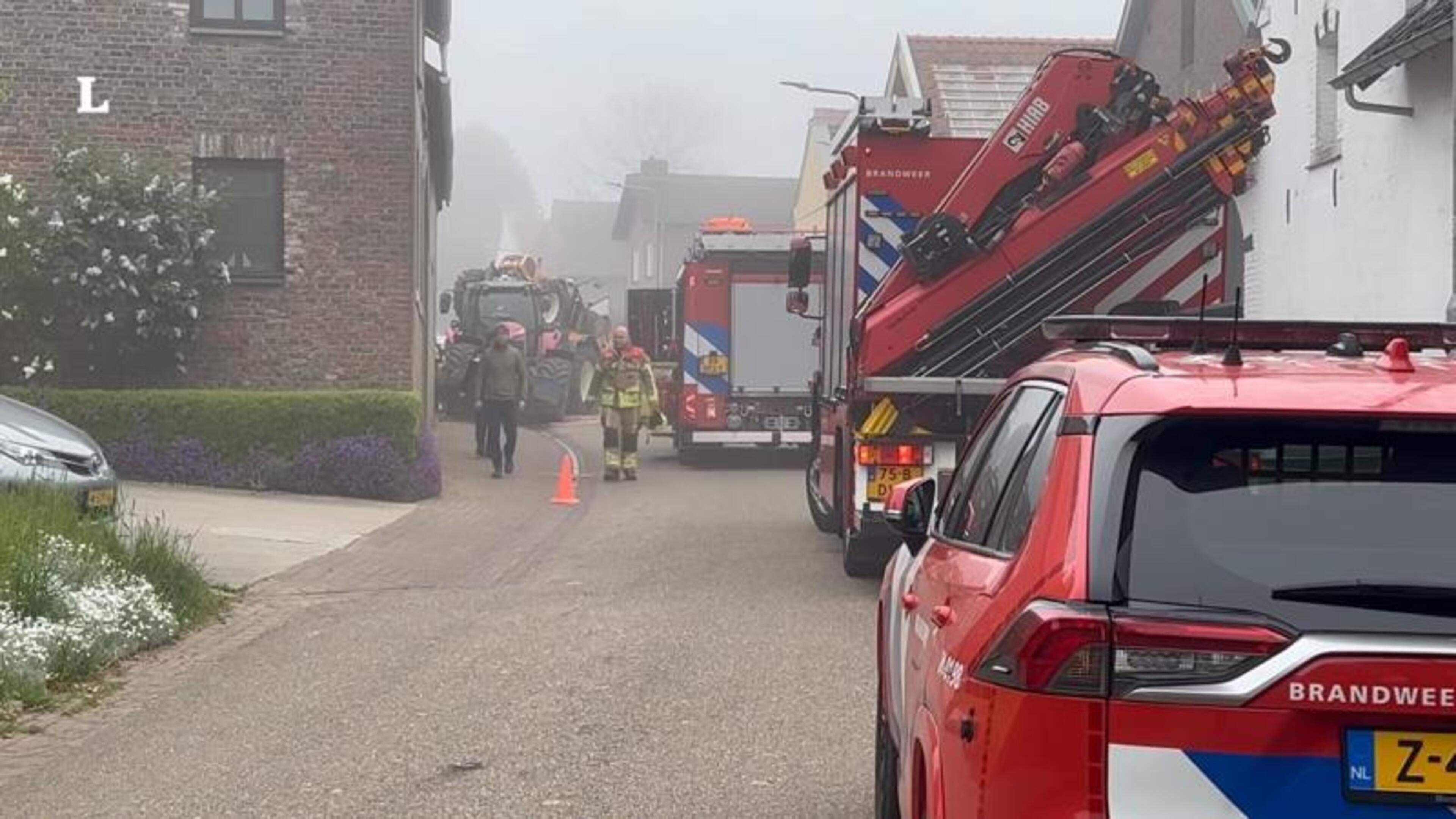 Video: Twee tractoren botsen in Eckelrade; ravage op Dorpsstraat, geen gewonden