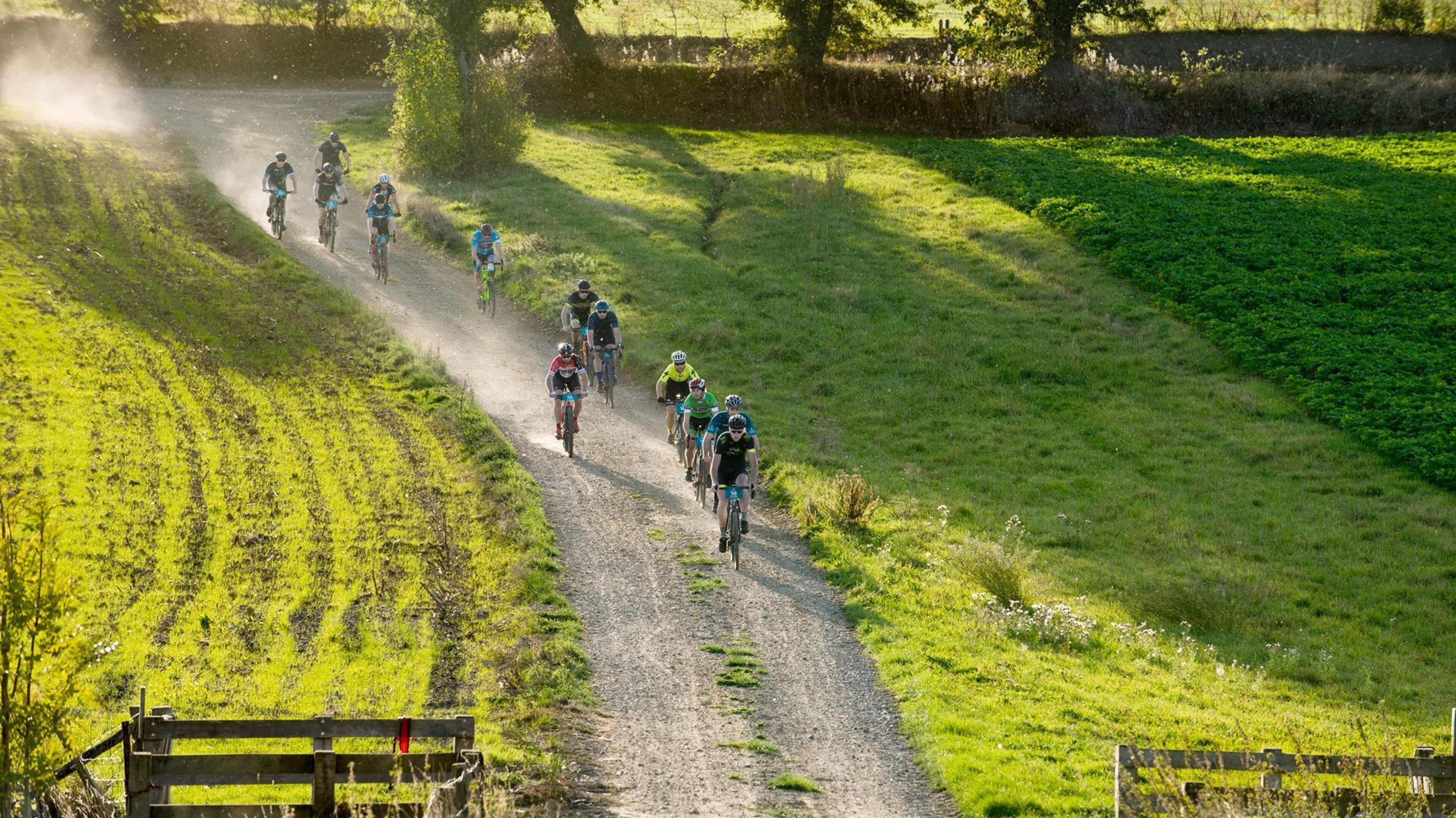 Toertocht en race over gravelpaden worden samengevoegd in één fietsfestijn rond Valkenburg