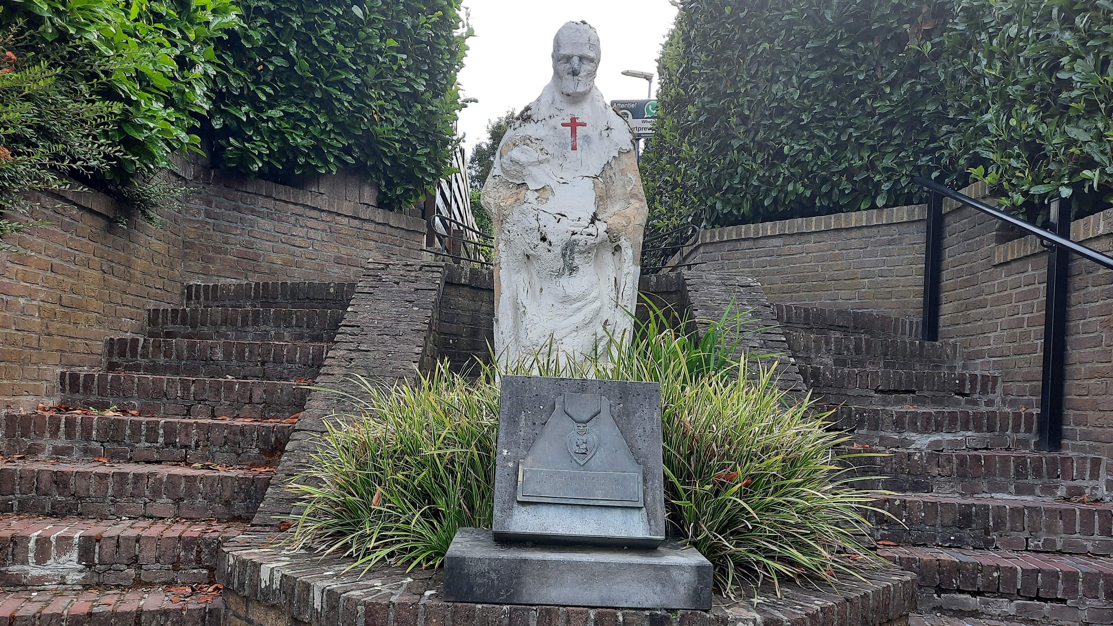 Beeld van de Heilige Camillus in Vaals wordt in ere hersteld