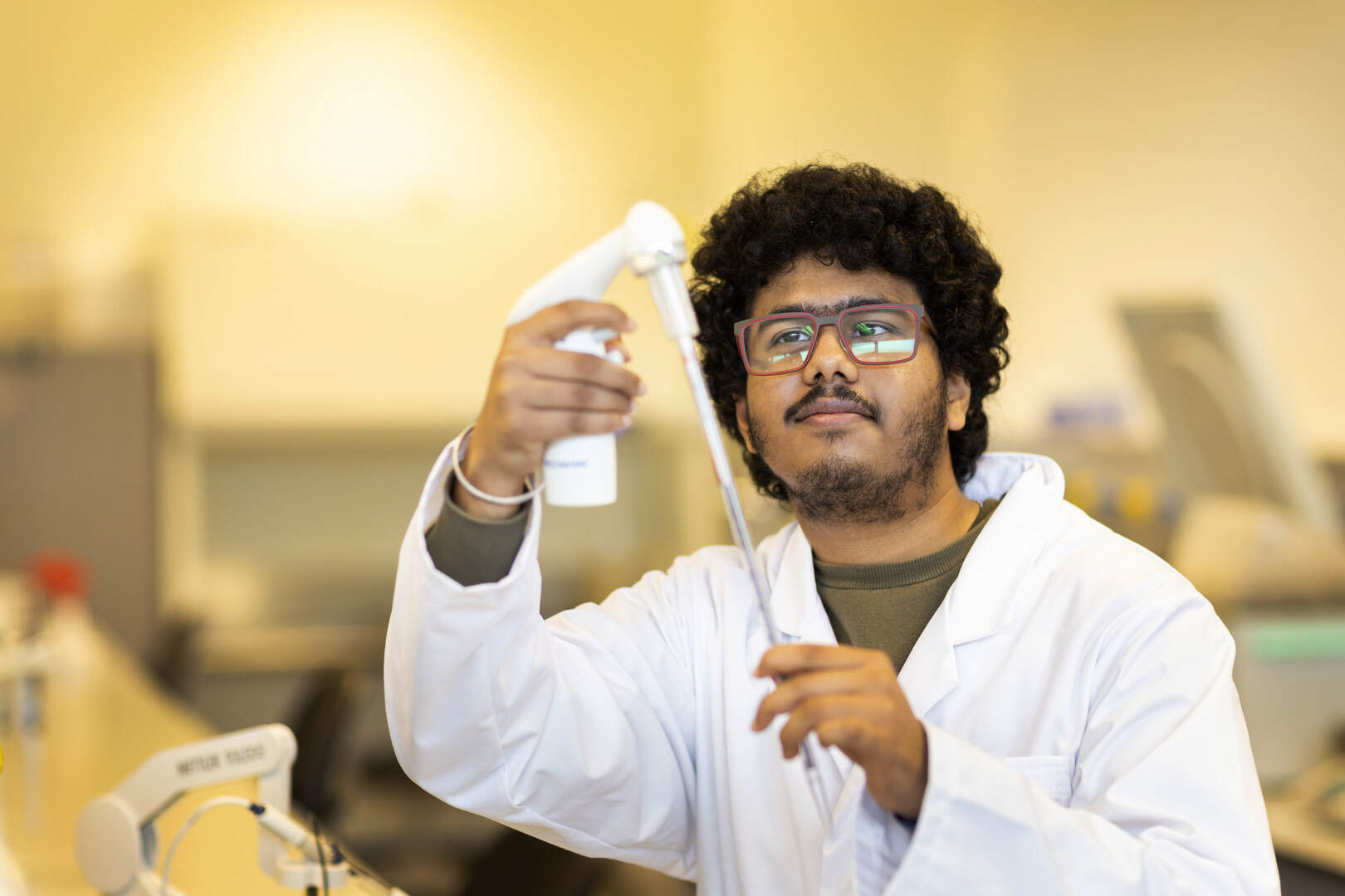 Anirudh (21) en zijn Maastrichtse bedrijf maken zeewater drinkbaar met ...