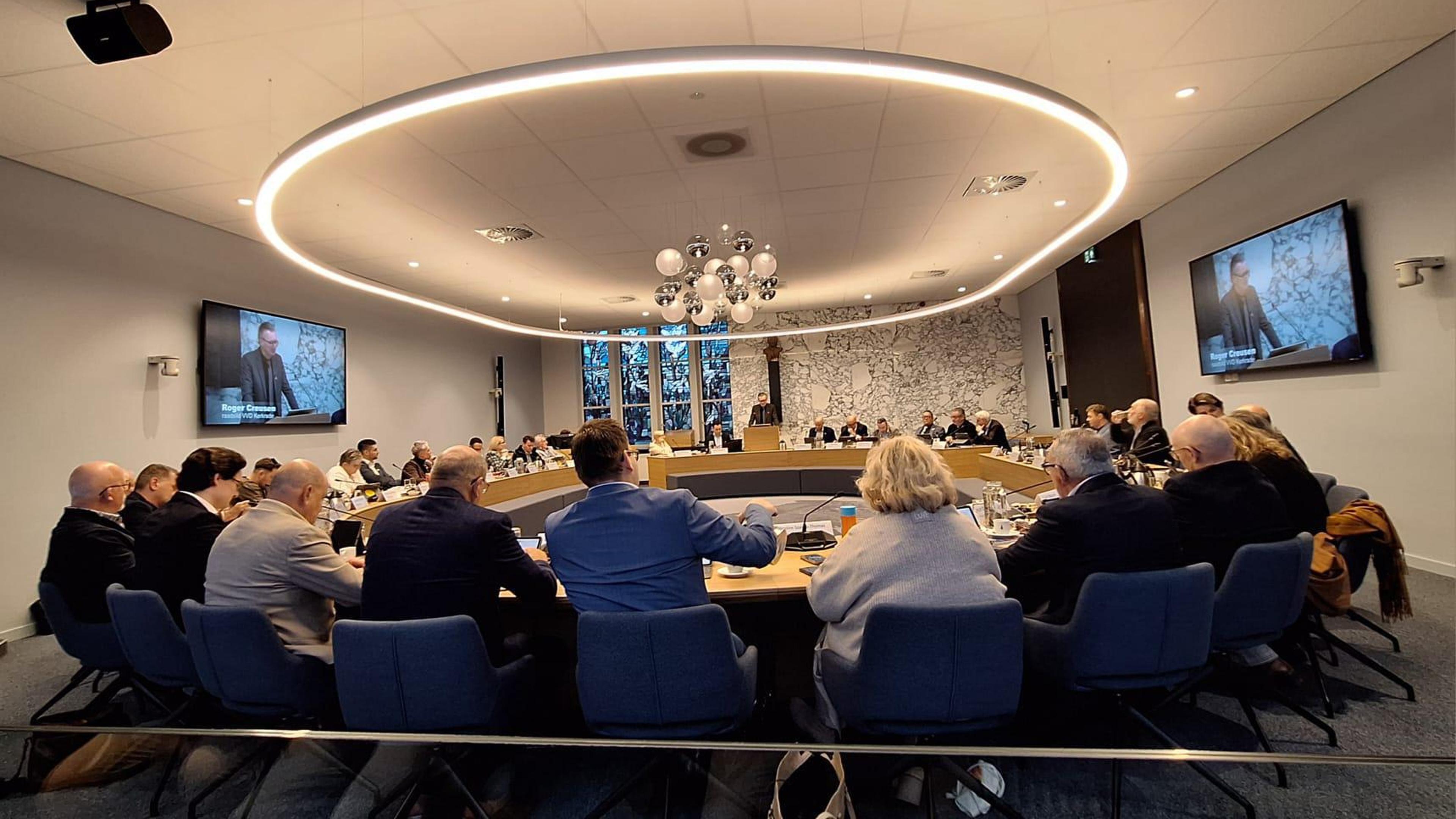 Kerkrade houdt miljoenen euro’s over, maar volgend jaar moet toch de hand op de knip: zeventien voor