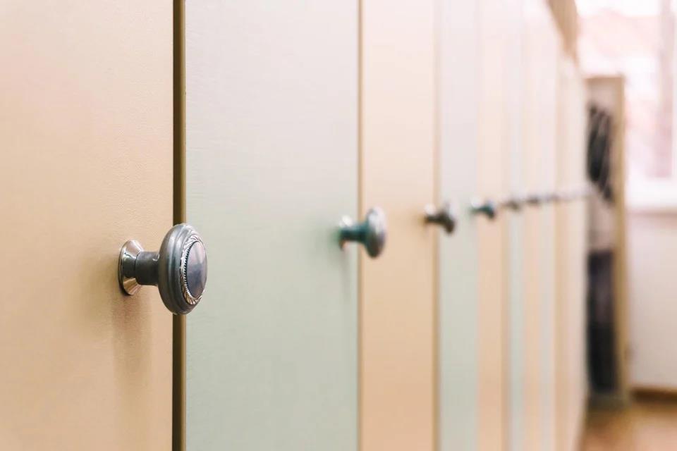 Man uit Oirsbeek (38) krijgt in België celstraf vanwege filmen van jonge kinderen in kleedhokjes vak