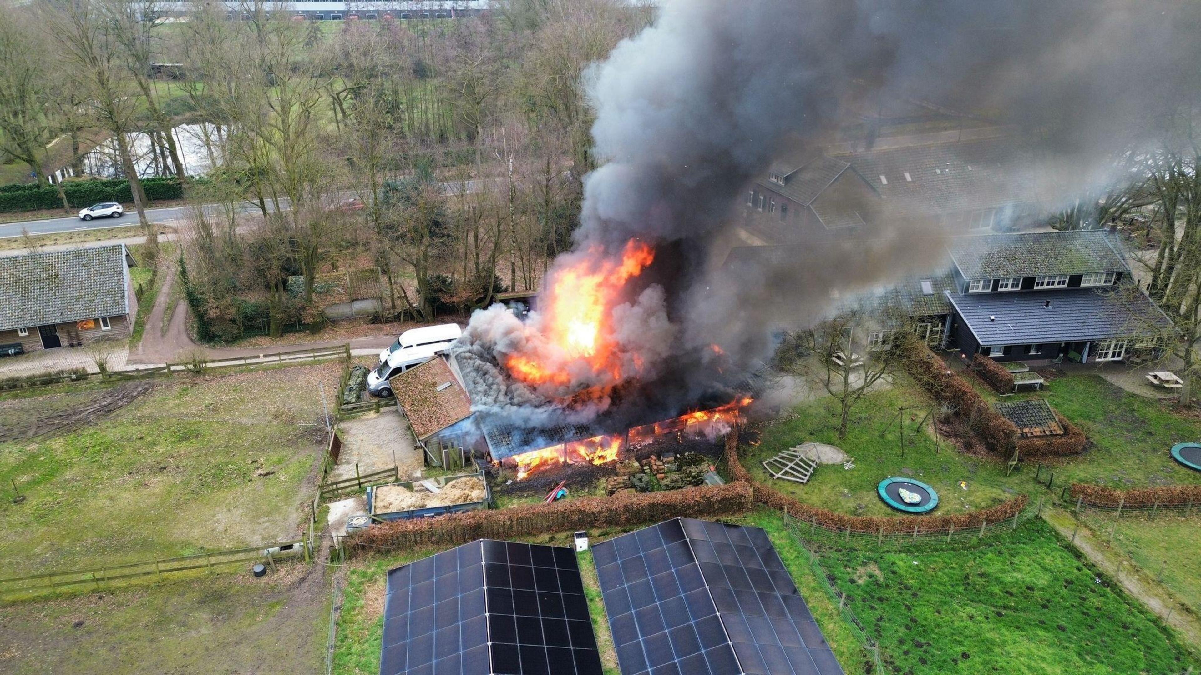 Zorgboerderij Grubbenvorst kan door grote brand in loods cliënten niet meer vervoeren: ‘Het is even 