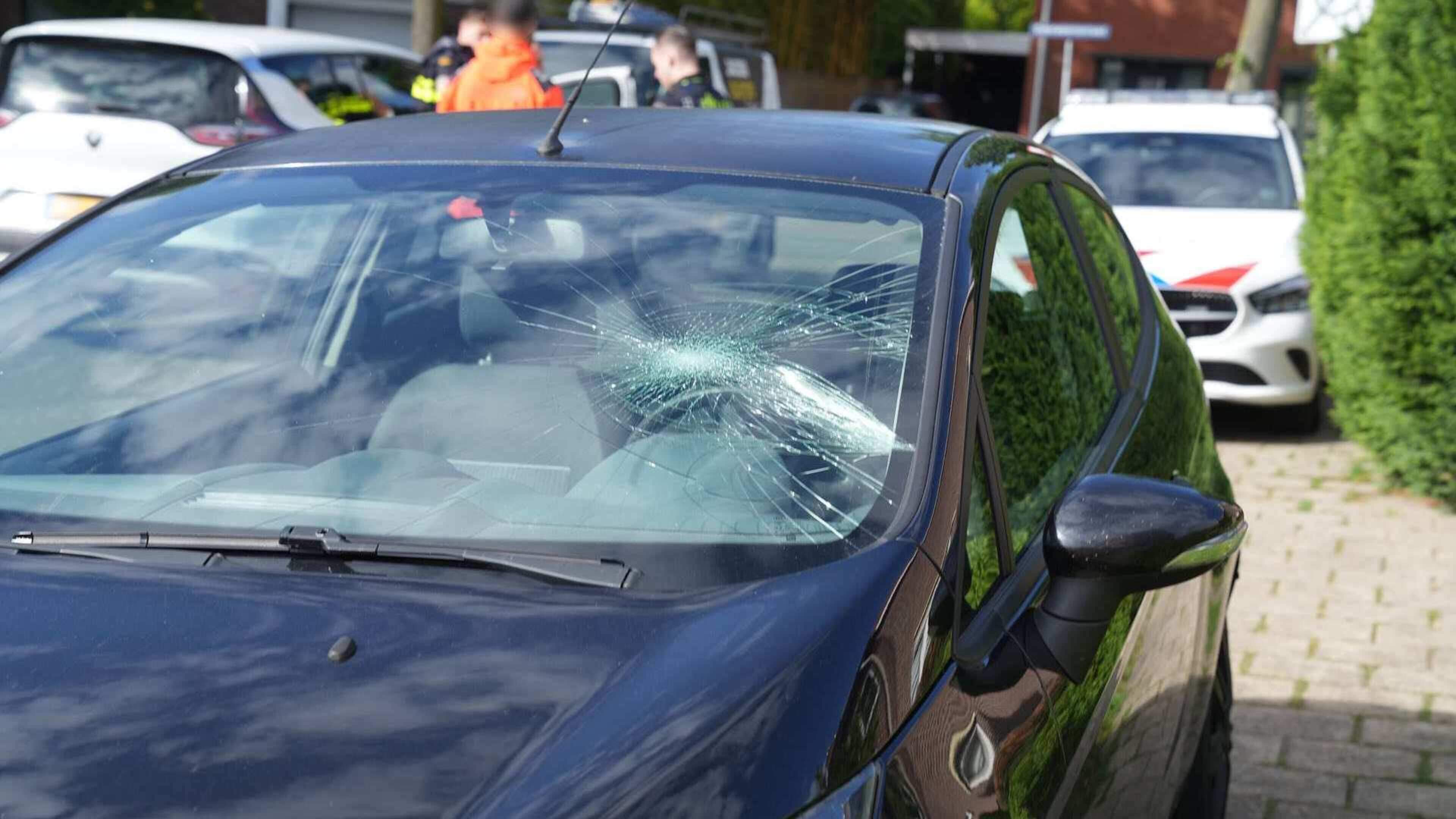 Fietsster gewond na botsing met auto in Weert.