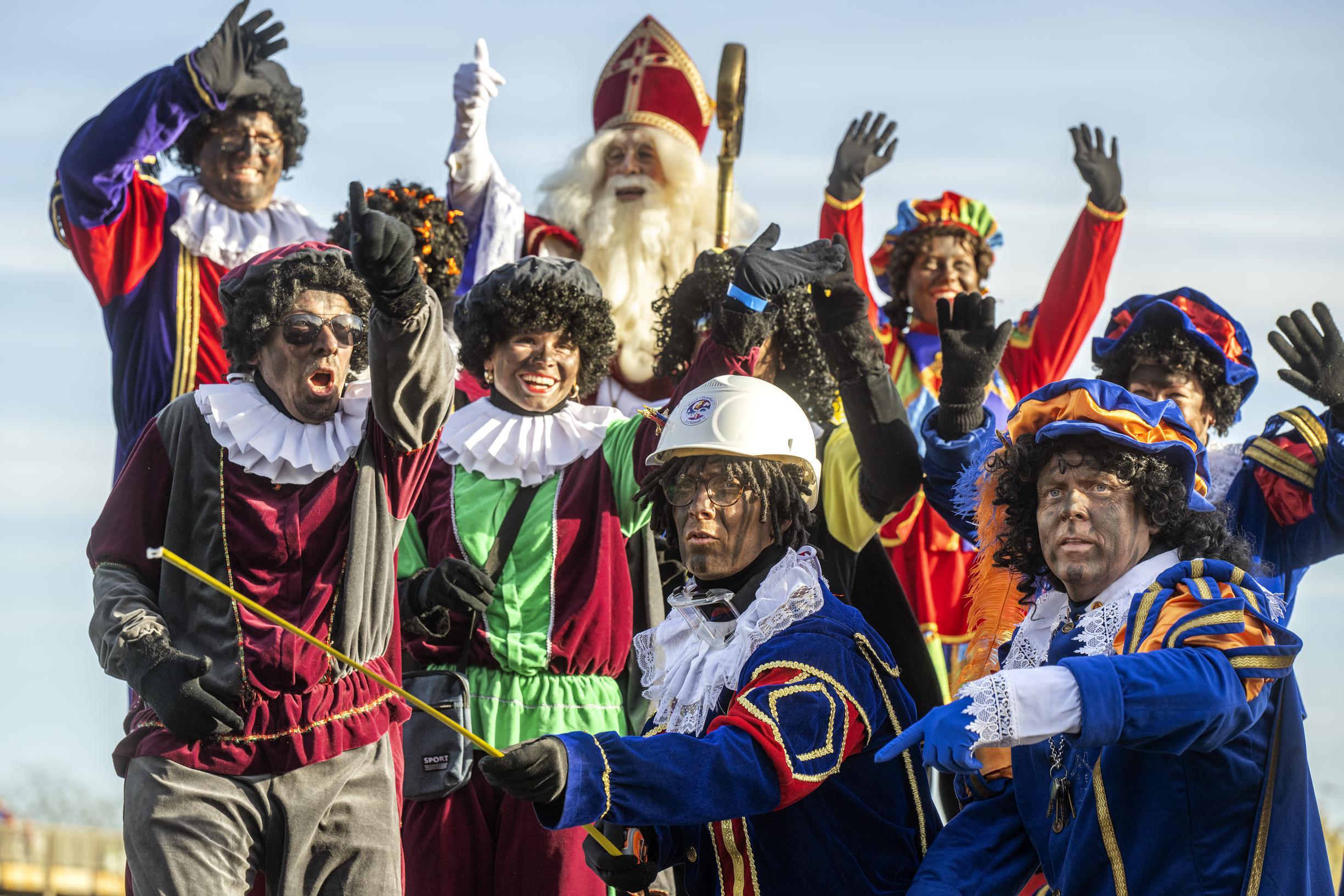 Vrolijke begroeting in Maastricht voor ‘hedendaagse’ Sinterklaas