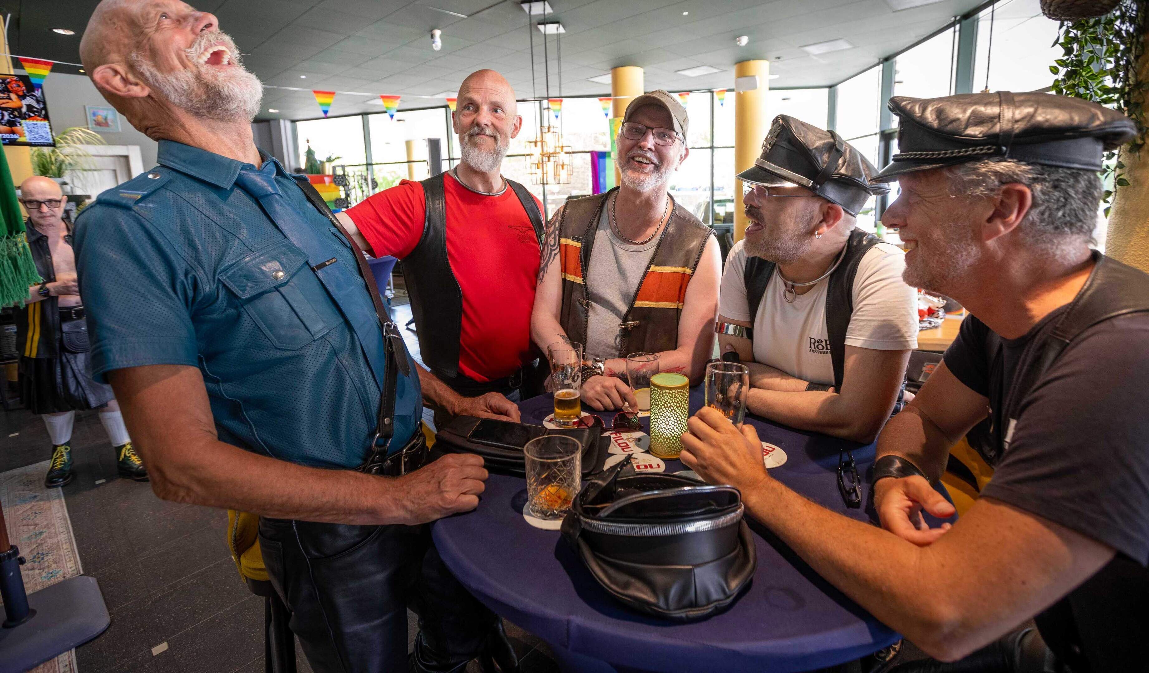 Geen blote billen bij Leather Social Limburg, maar gewoon gezellig samen zijn: ‘We zijn geen datingc