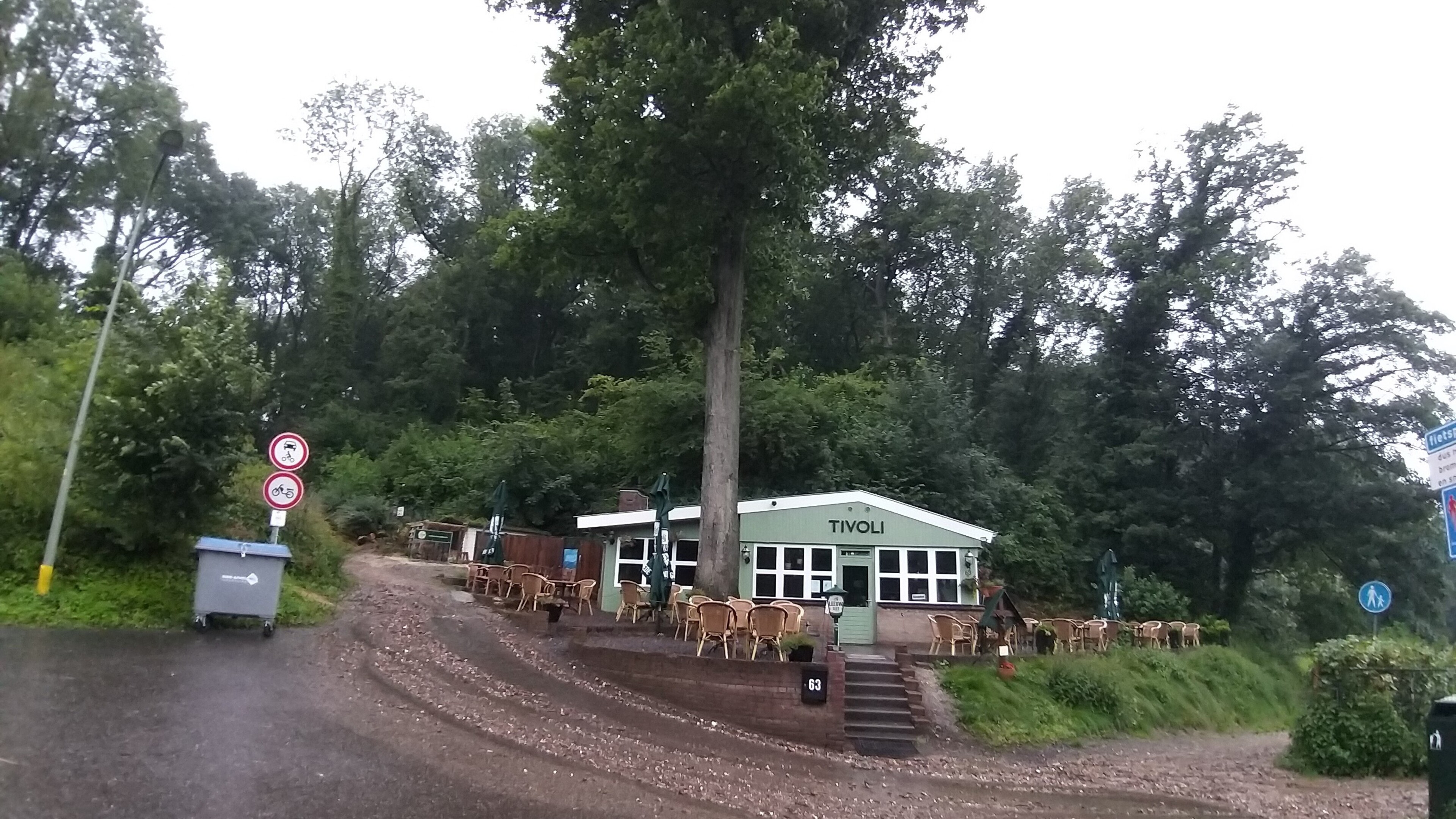 Forse waterschade in het Heuvelland, camping Wijlre bereidt zich voor op evacuatie