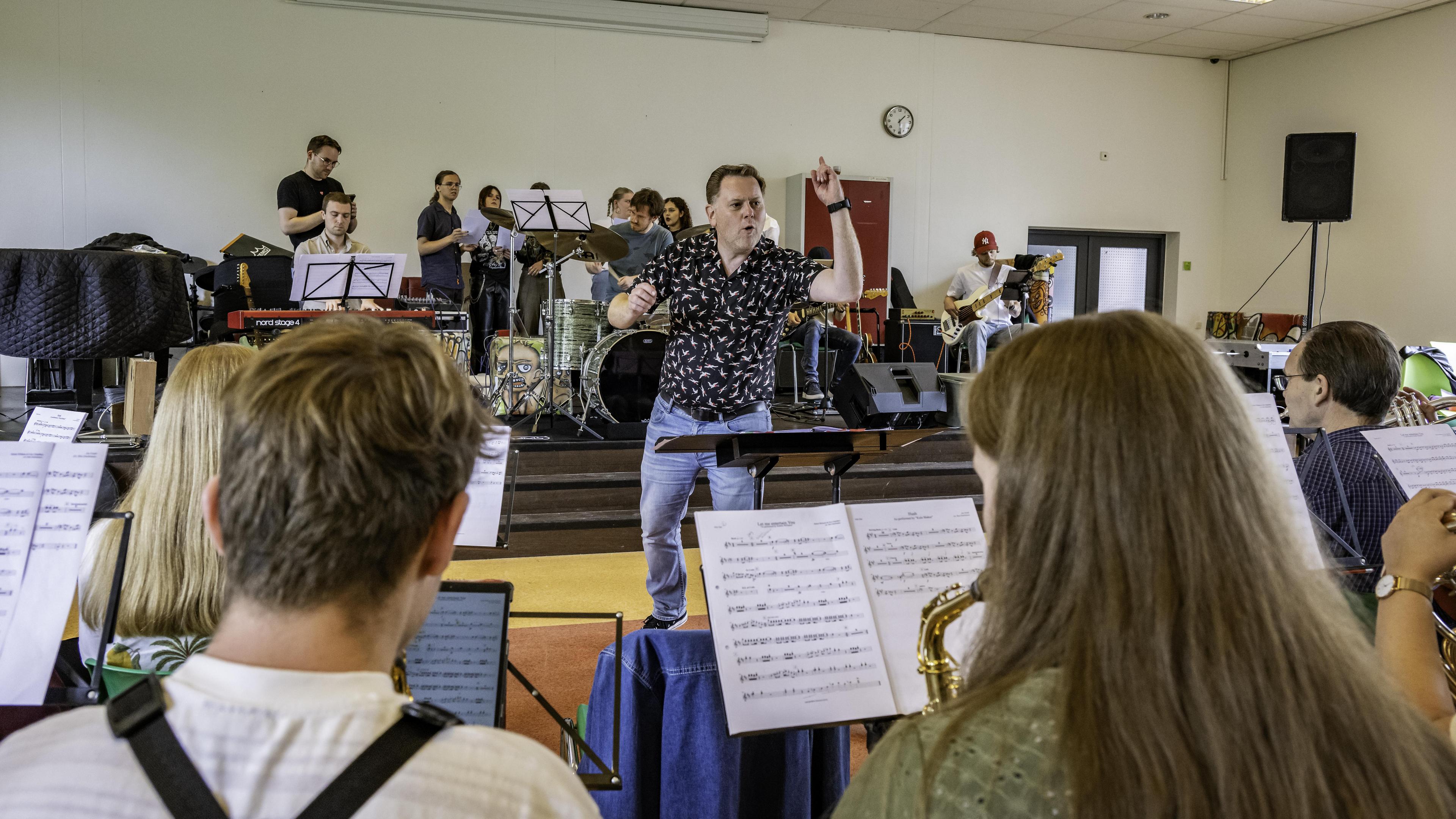 Muziekvoorstelling Rock Anthems laat horen dat fanfares niet alleen ‘ouwe kroam’ spelen: ‘Samen zett