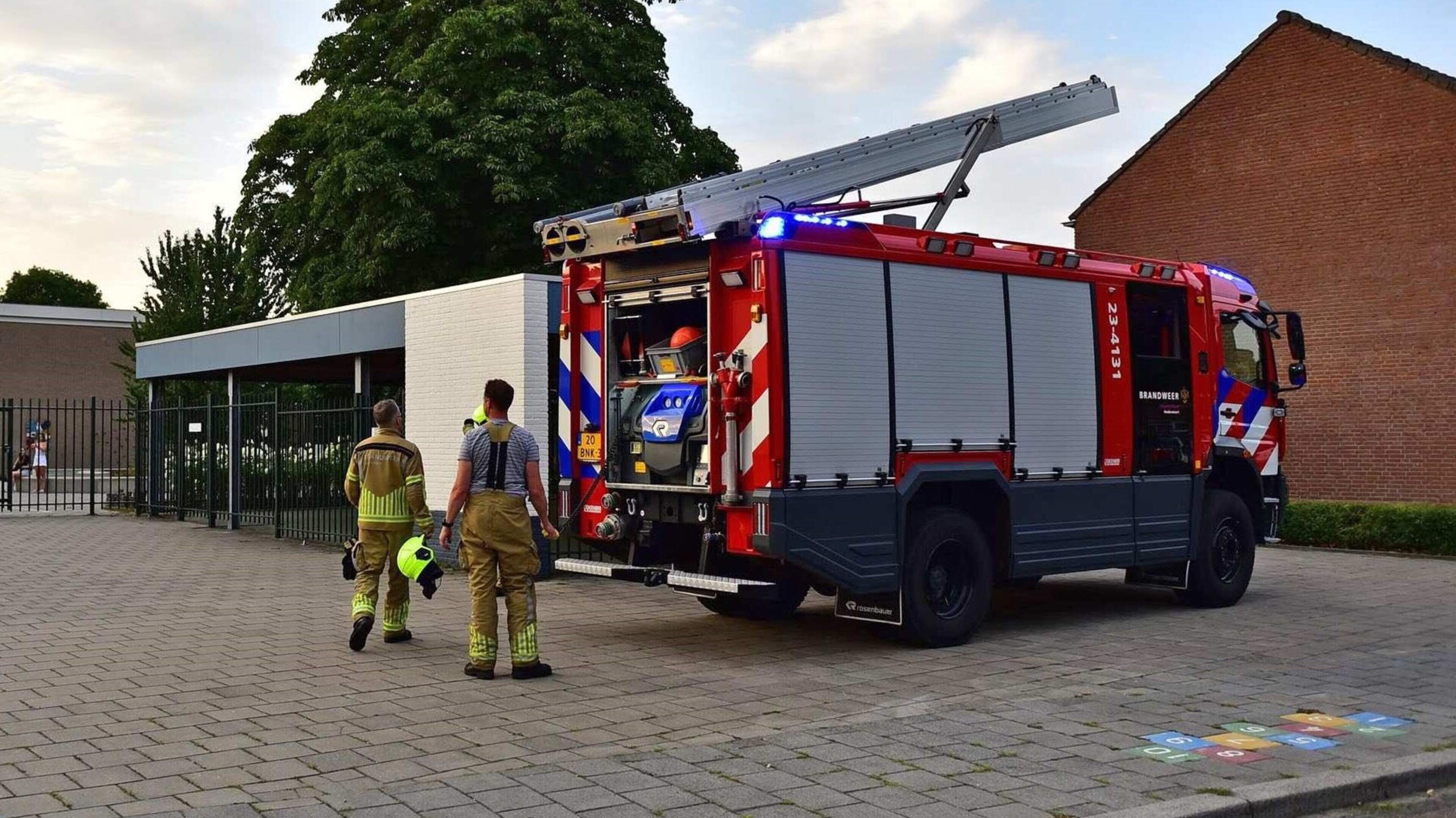 Rookontwikkeling in Ospel niet door brand in school maar door trouwstoet