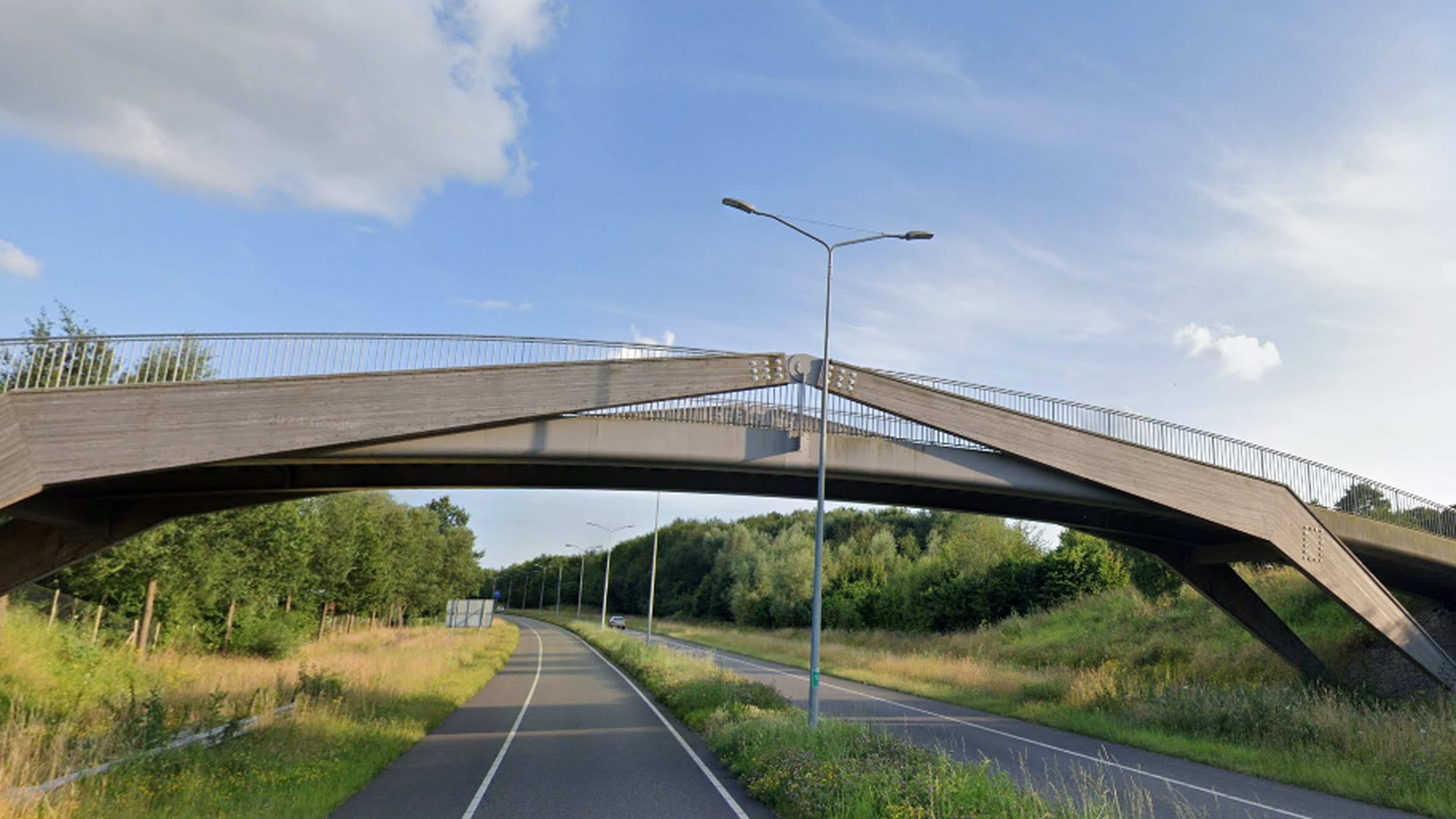 Op de Euregioweg gooide een jongen een steen op het dak van de auto van Andries (43) uit Heerlen: ‘D