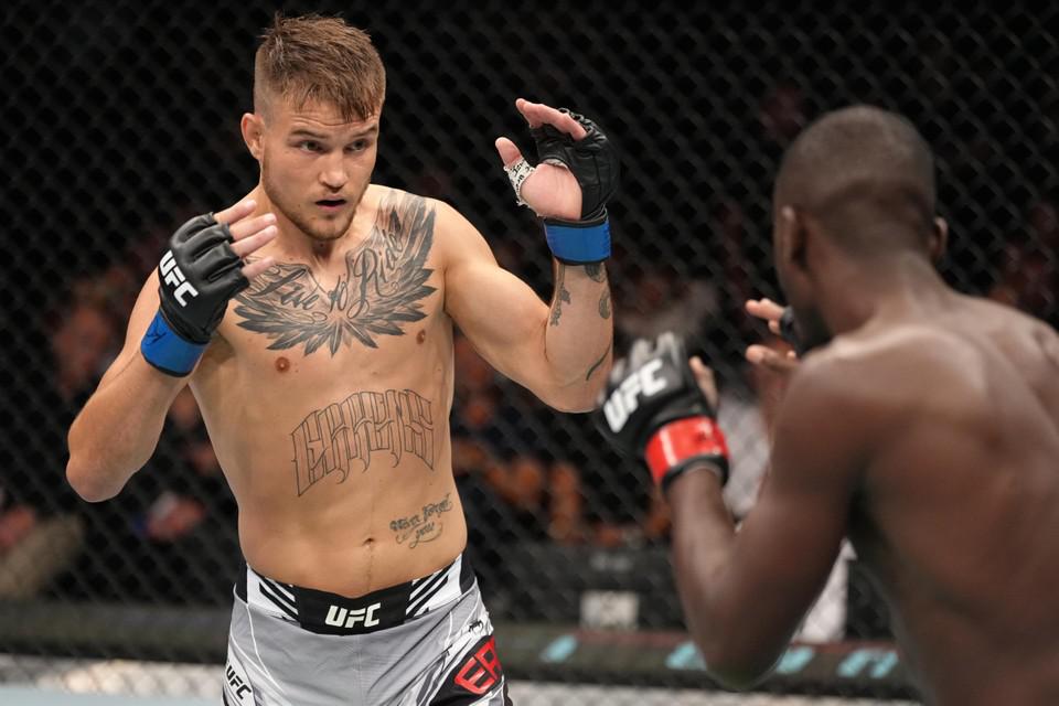 MMA-vechter Errens moet gevecht in prestigieuze UFC afzeggen vanwege schouderblessure