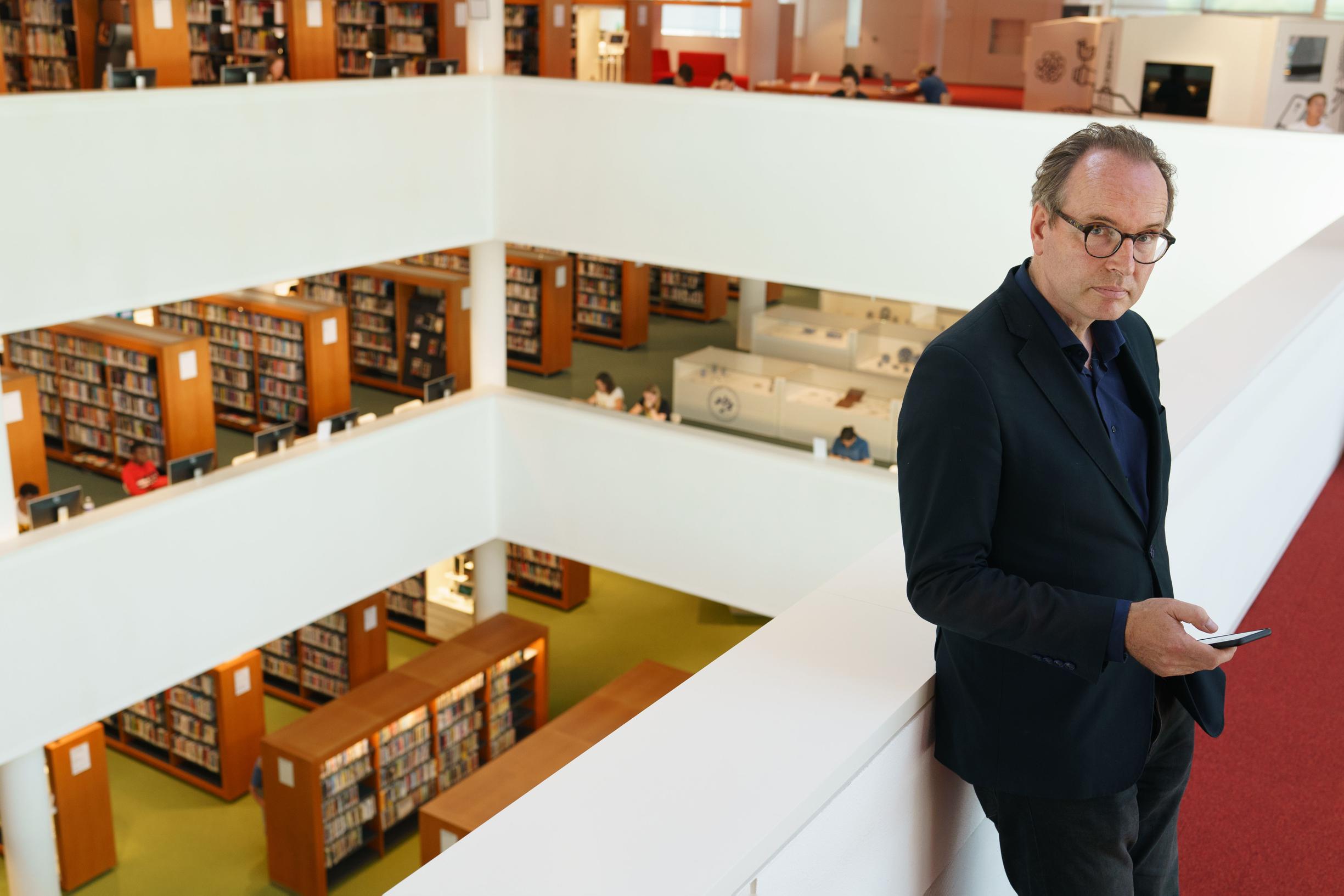 Nieuwe directeur Centre Céramique Maastricht springt graag uit de vissenkom: ‘Ik krijg er steeds mee