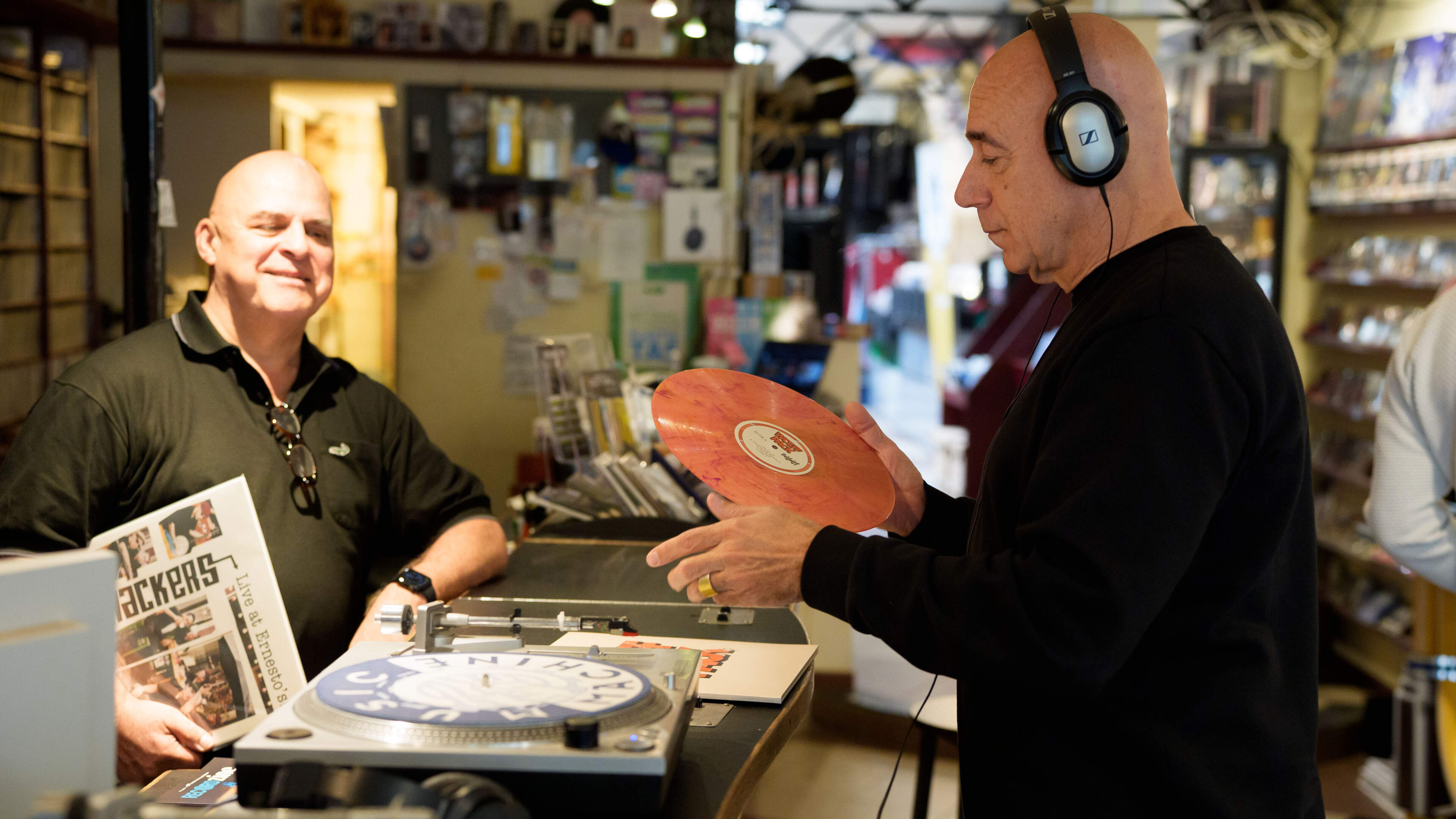Music Machine in Sittard is al 35 jaar toonaangevend: ‘Je gaat hier slimmer naar buiten dan je binne
