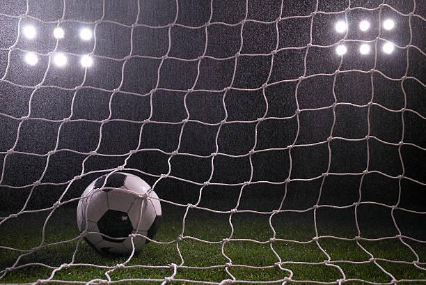 Dit zijn de uitslagen van vier inhaalwedstrijden op donderdagavond: zes wedstrijden afgelast vanwege