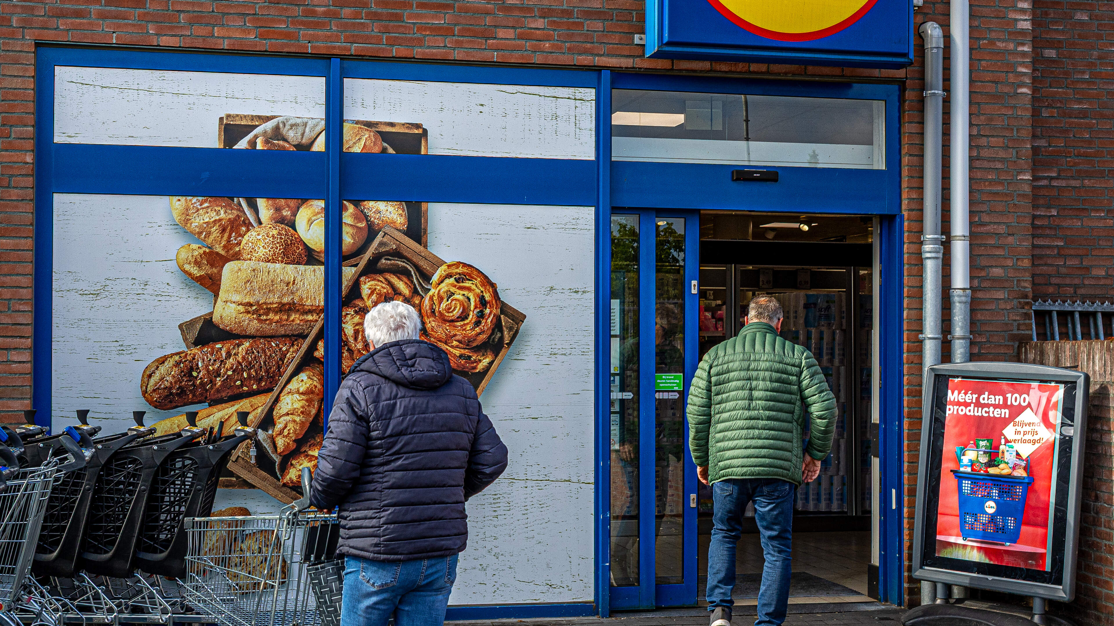 Klachtenregen over ‘pinverbod’ bij reguliere kassa’s van Lidl Maasbracht: ‘Mensen moeten zelf kiezen