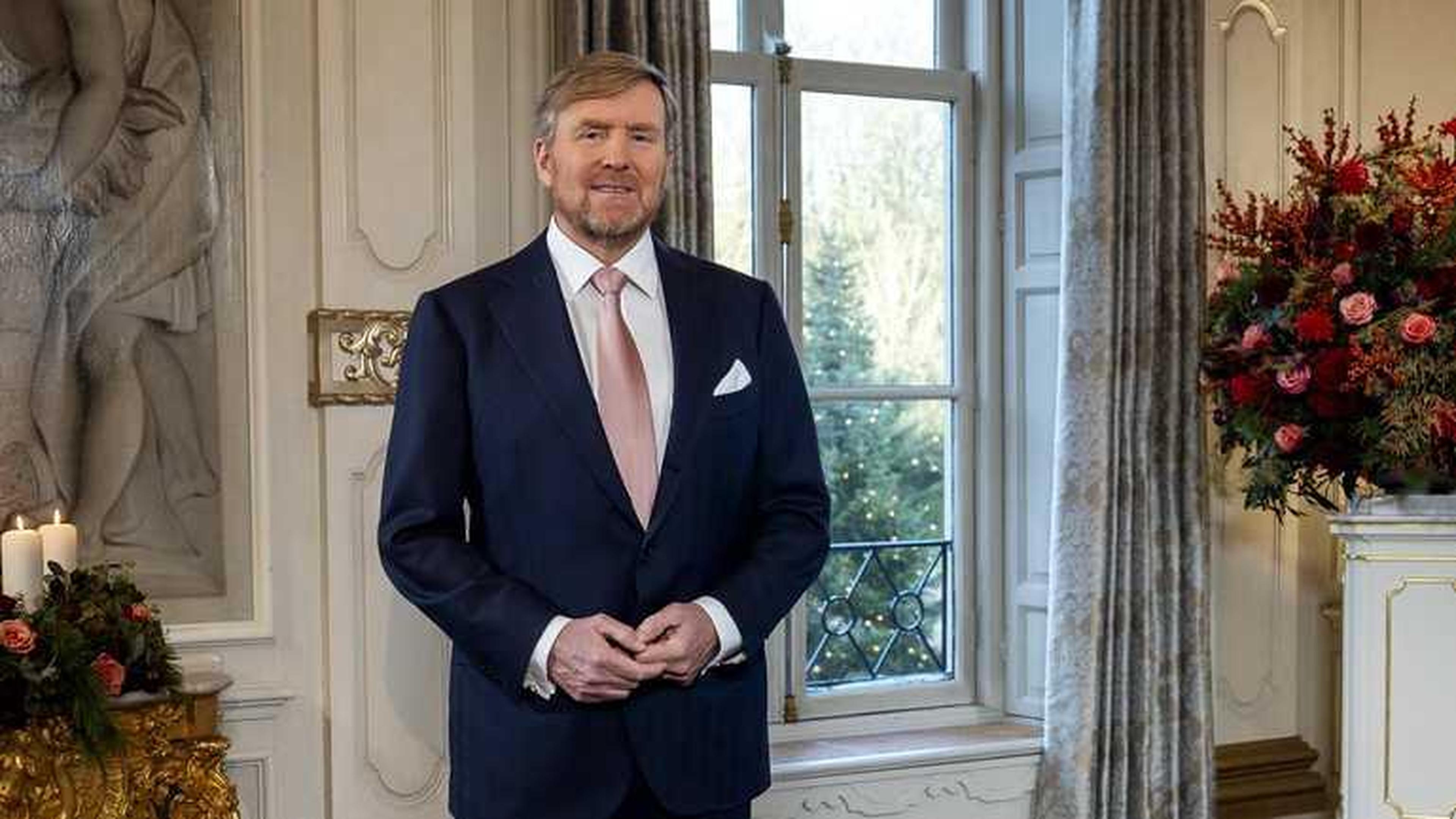 Koning Willem-Alexander opent Oud-Limburgs Schuttersfeest in Heythuysen met eerste schot