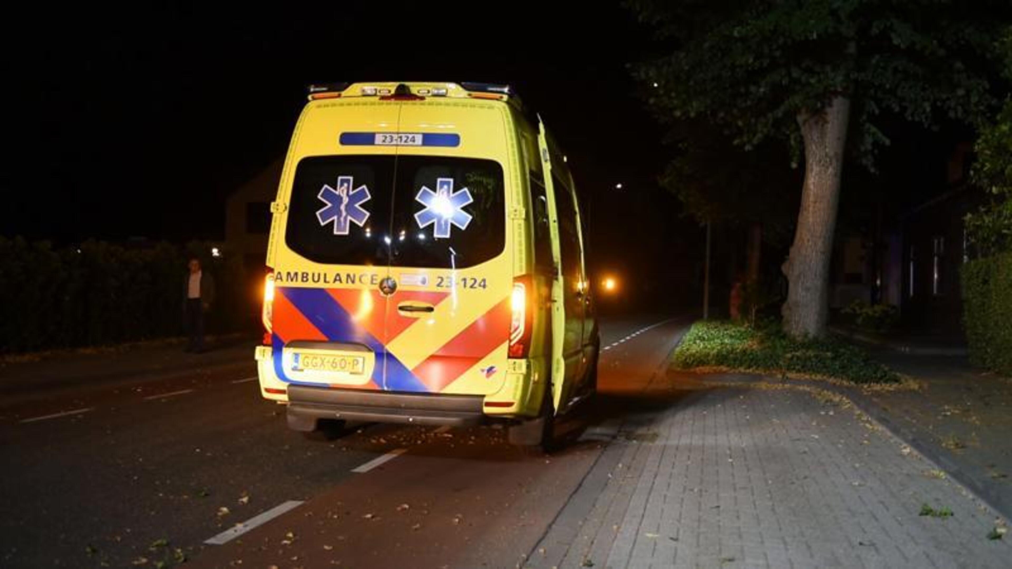 Auto belandt in voortuin Panningen