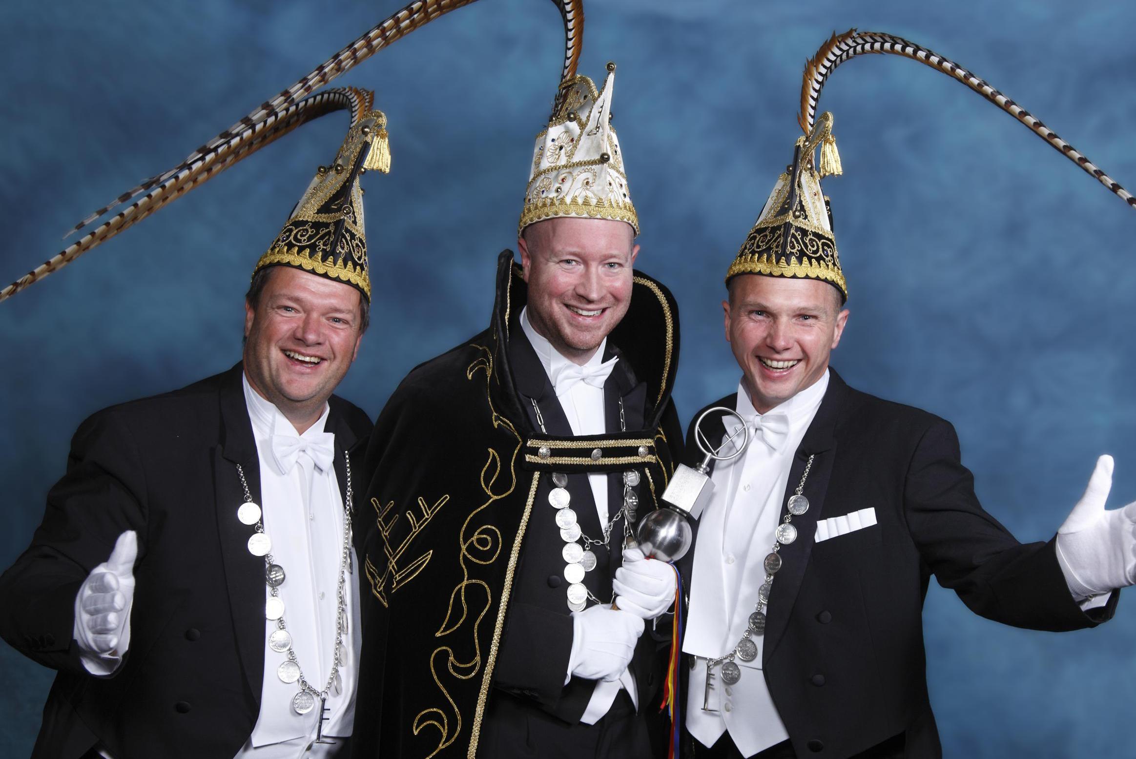 Party Brothers trekken onder aanvoering van prins Bram Beurskens de kar bij de Plaggenhouwers