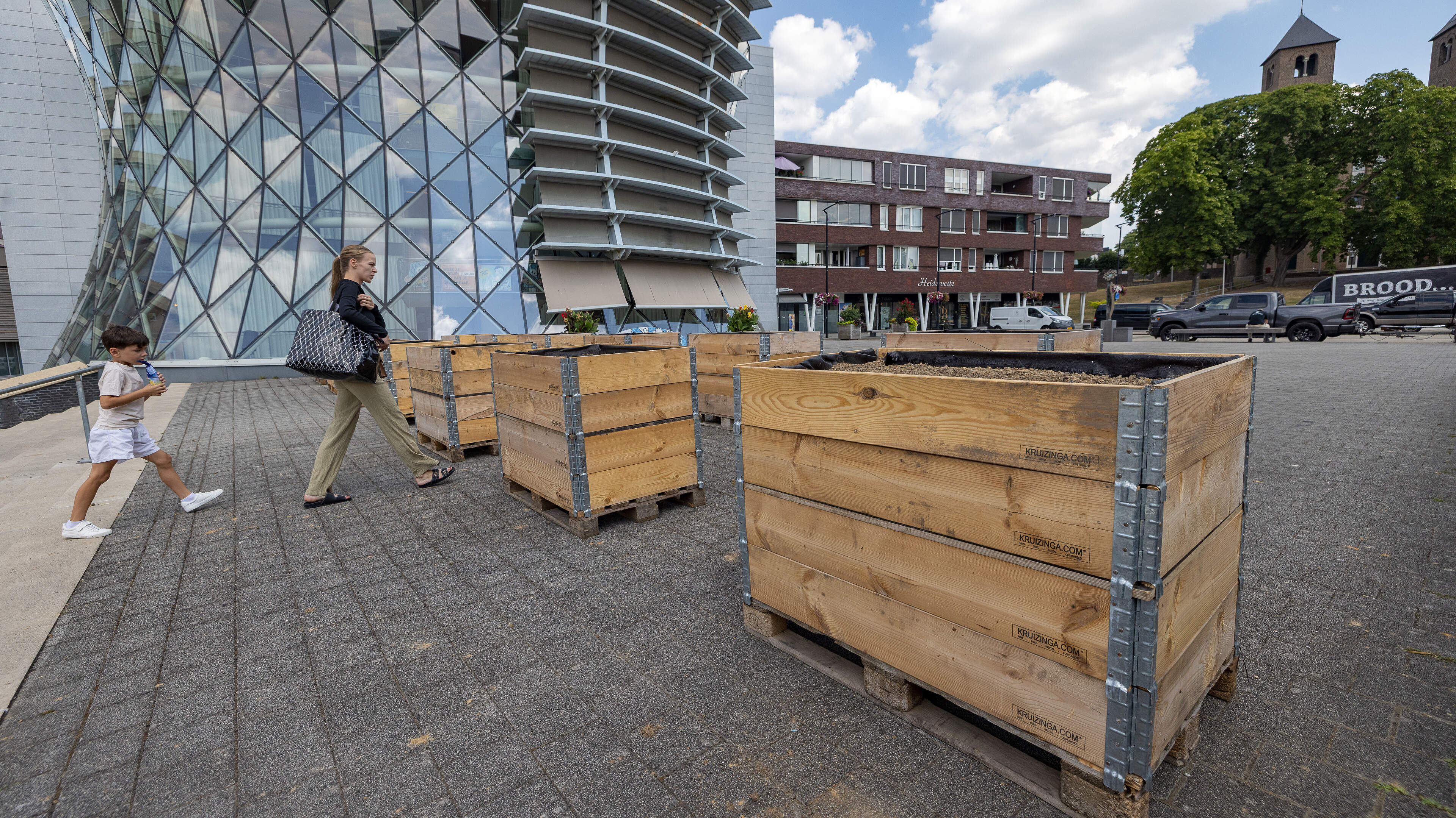 Jongeren Heerlerheide krijgen gebiedsontzeggingen en boetes voor gooien stenen en opentrekken autopo