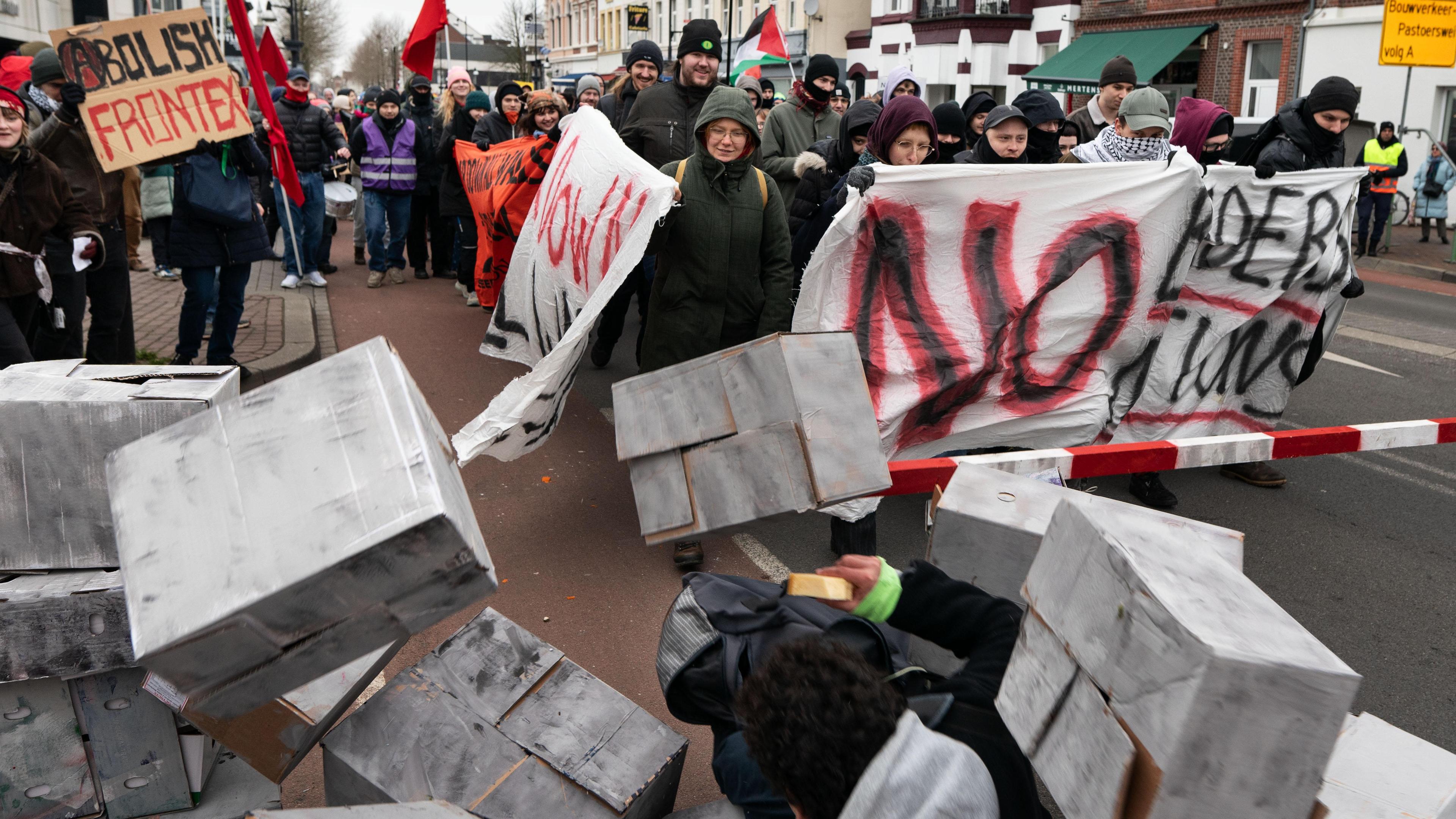 Vreedzame internationale protestmars van Vaals naar Aken tegen grenzen