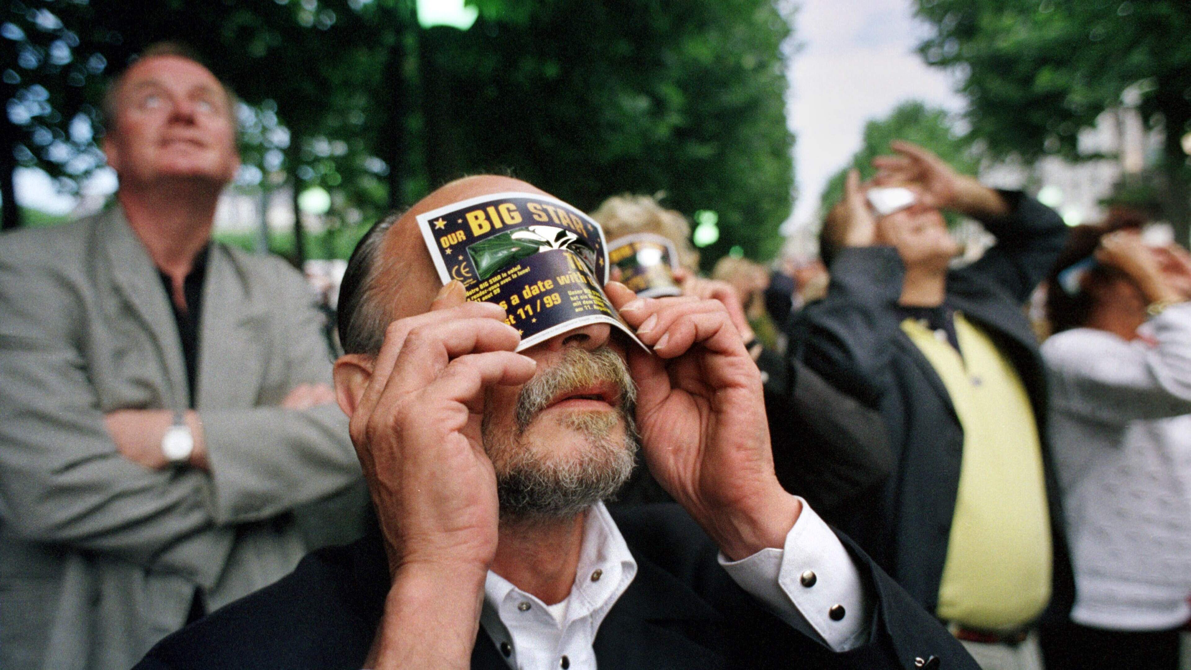 ‘Eclipsgekte’ zoals in 1999 blijft uit, maar wie o wie heeft een bril in de aanbieding? En hoe kan j