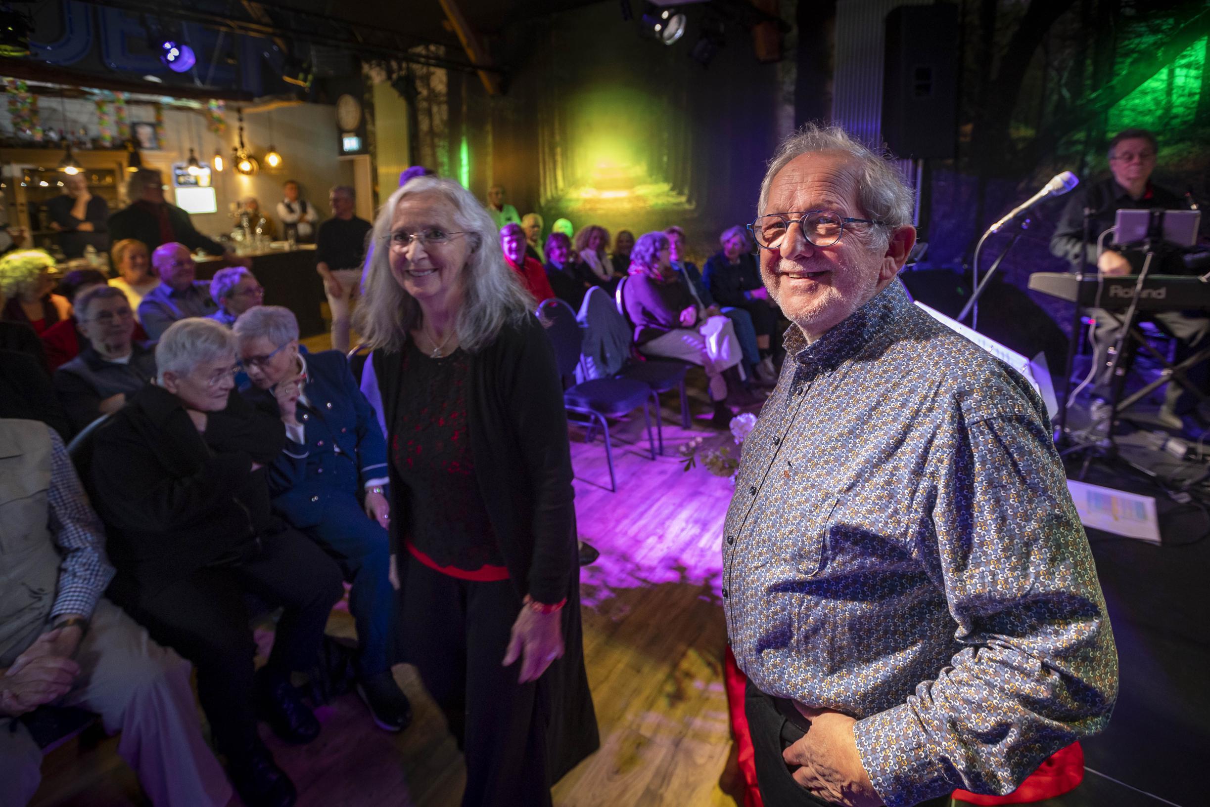 Houben Music House in oude koeienstal Nunhem is meer dan keet voor senioren: ‘Hier is de beste akoes