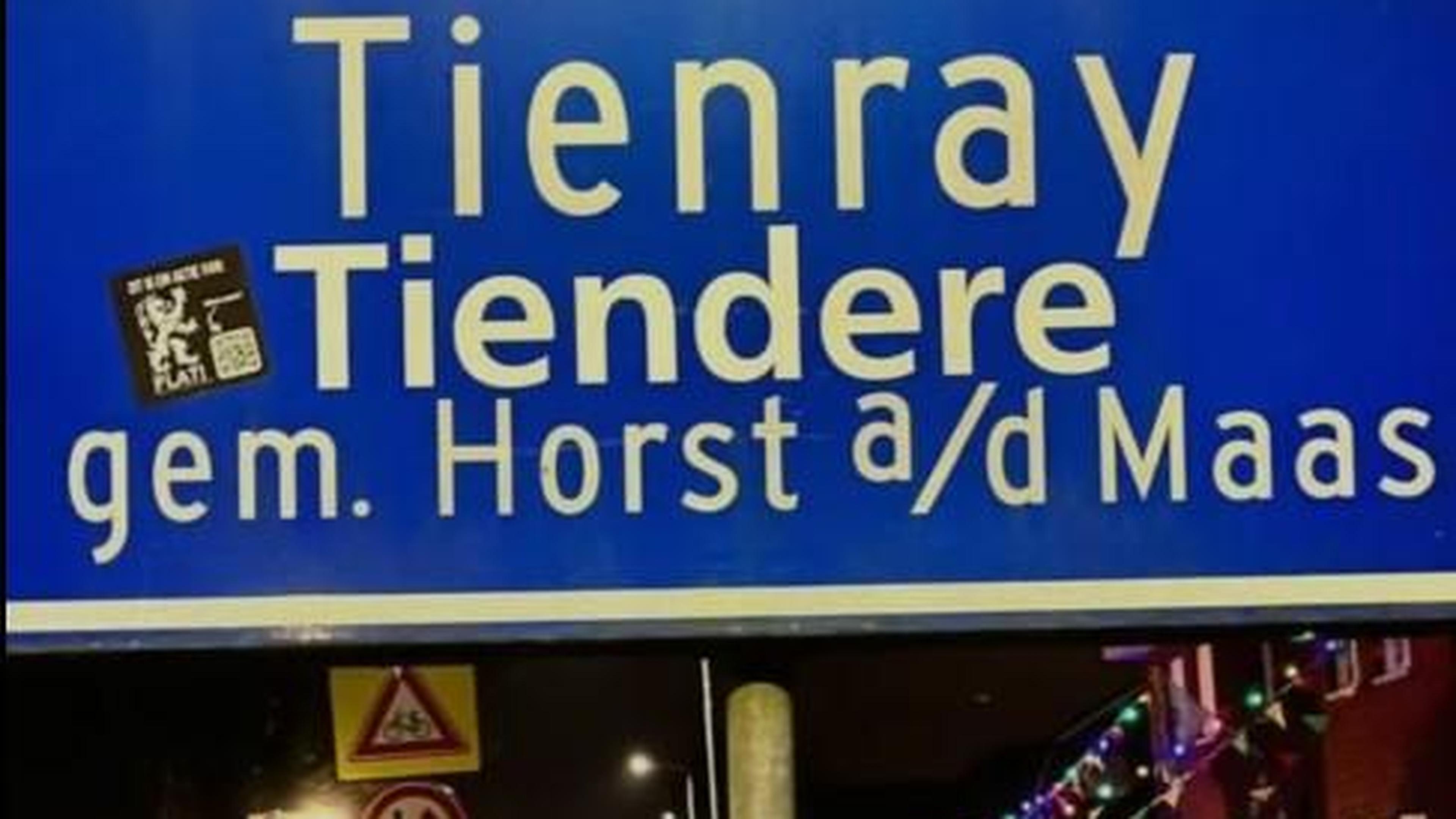 Mysterieuze actiegroep Limburgse taal nodigt zichzelf uit bij gemeente Horst aan de Maas na weghalen