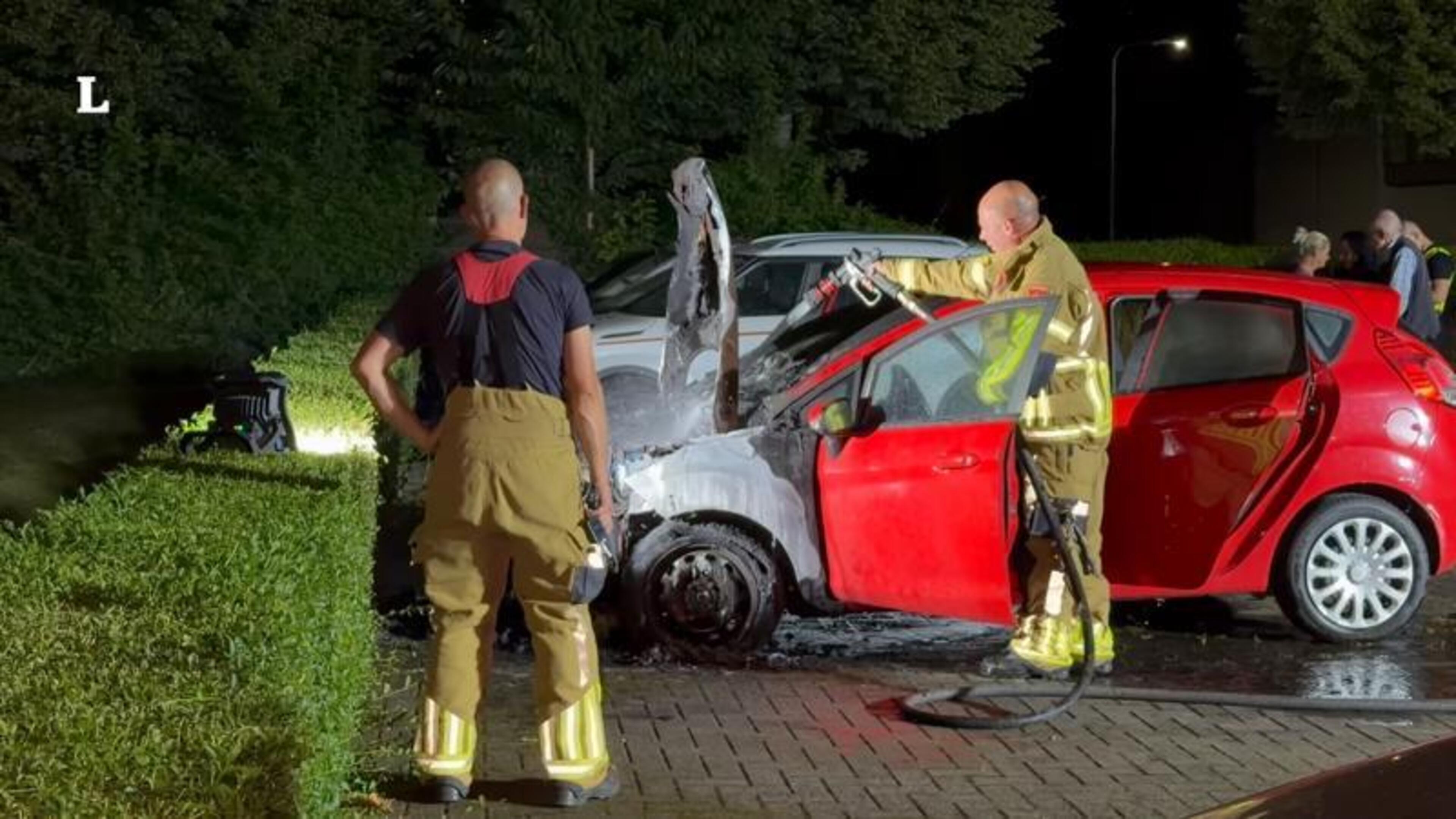 Geparkeerde auto vat vlam in Sittard