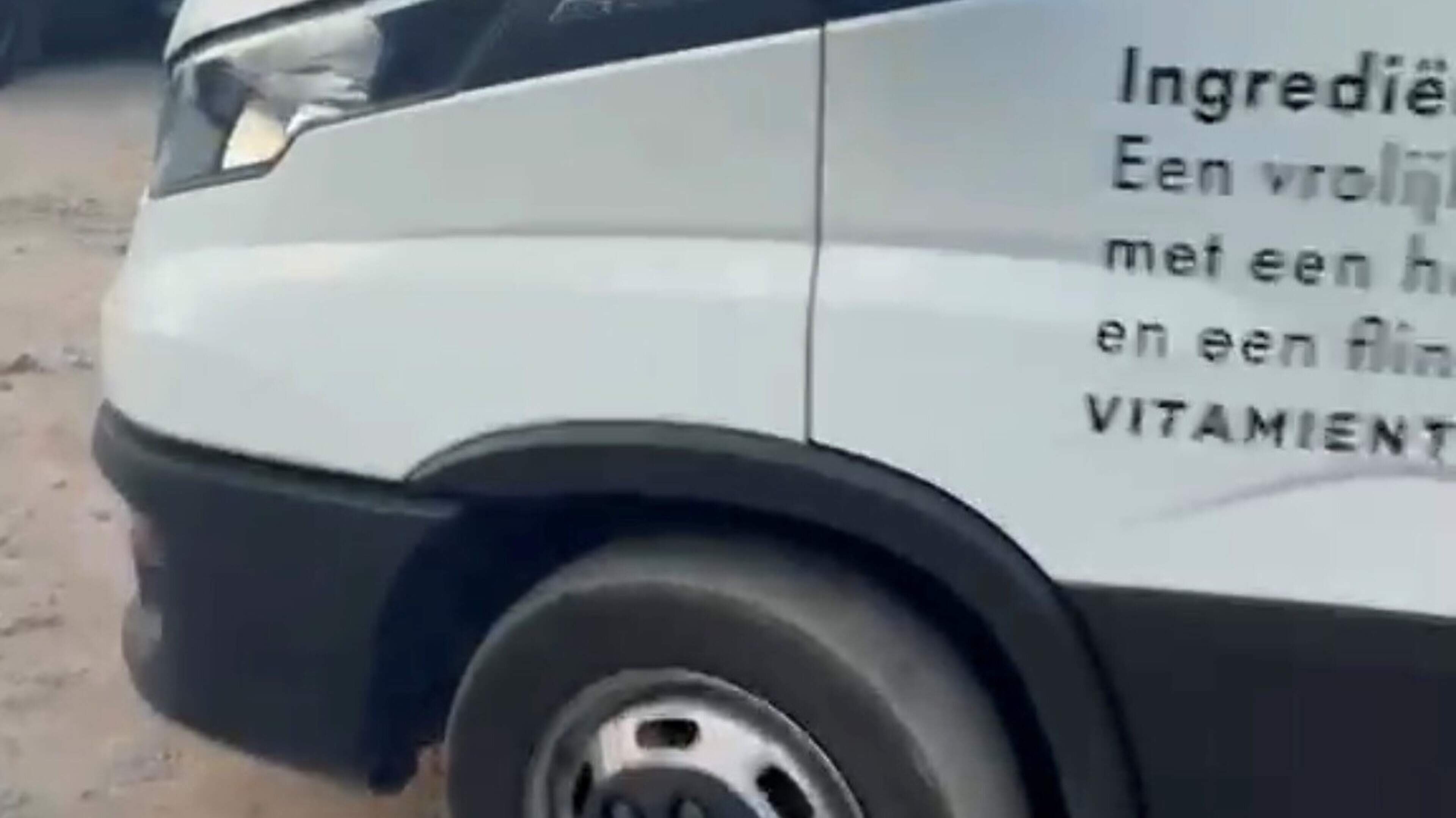 34 banden van bedrijfsbussen lek gestoken bij Vitamientje in Gronsveld