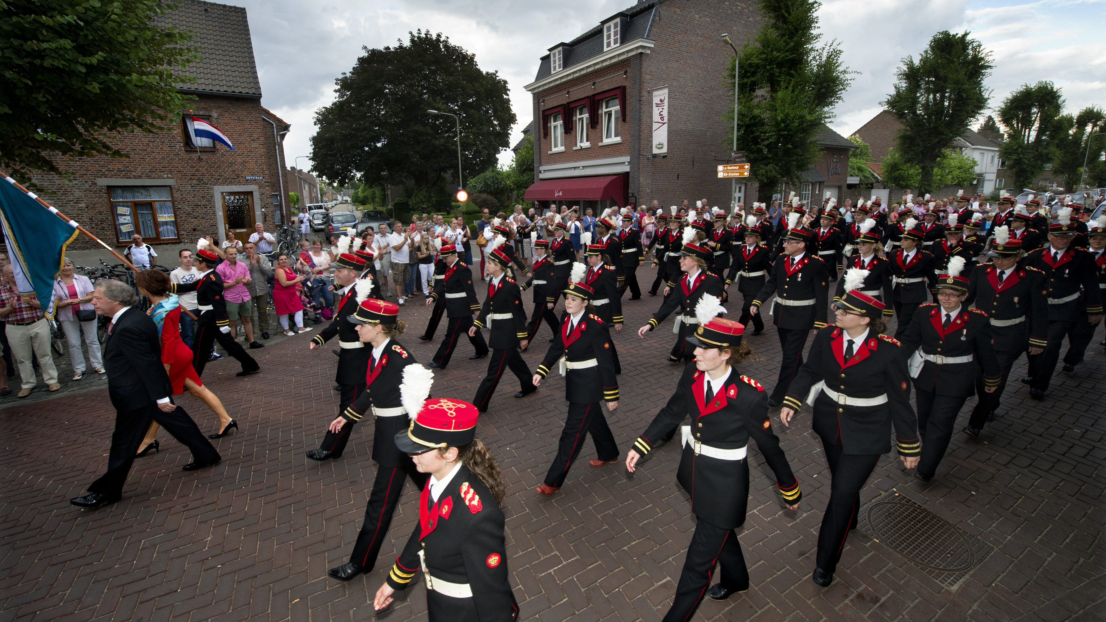 Bevrijdingstocht door Eijsden en concert van Harmonie Sainte Cécile