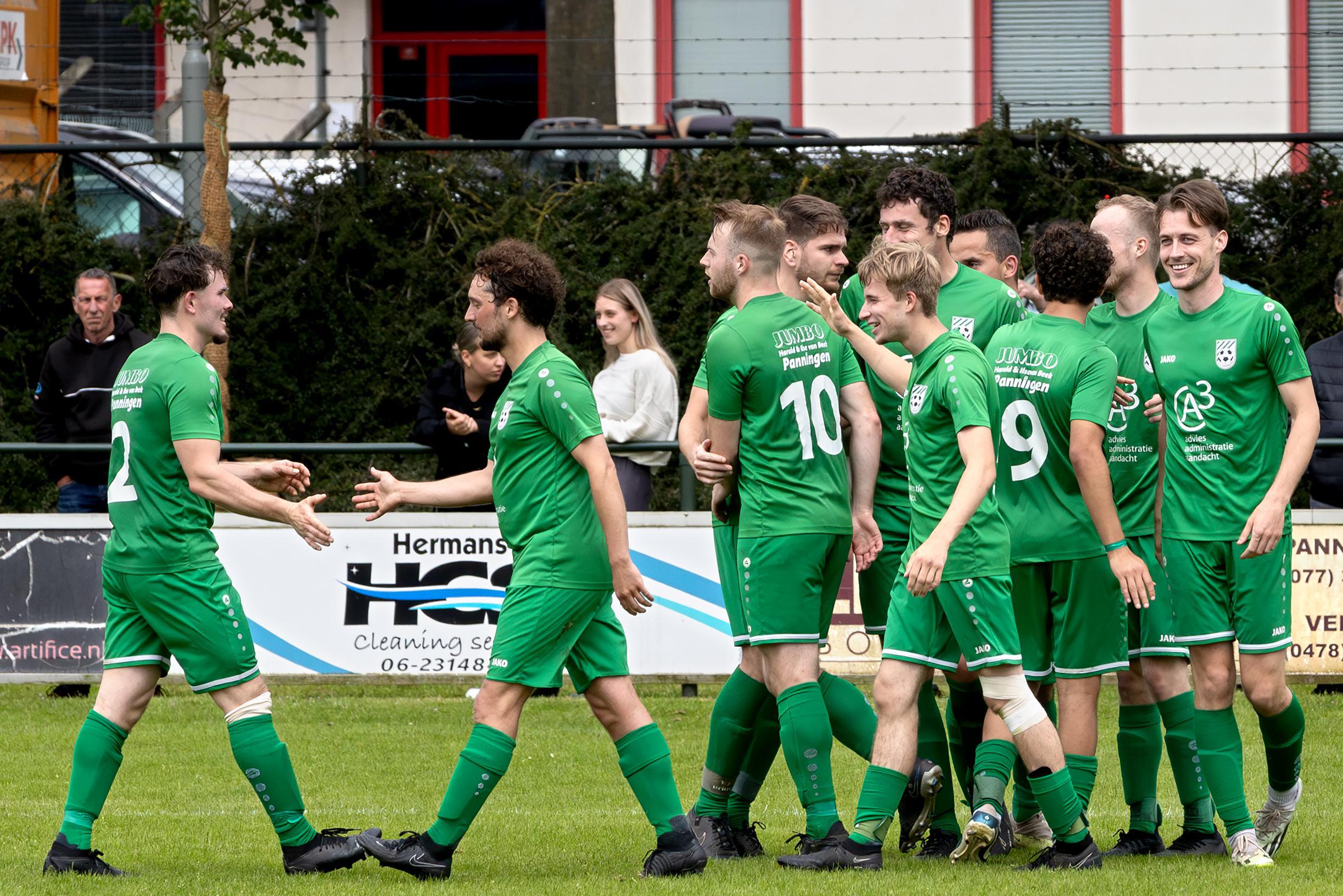 Panningen-coach Naard Vaes treft goede vriend Caasenbrood: ‘Ik hoop dat Meterik promoveert, maar dan