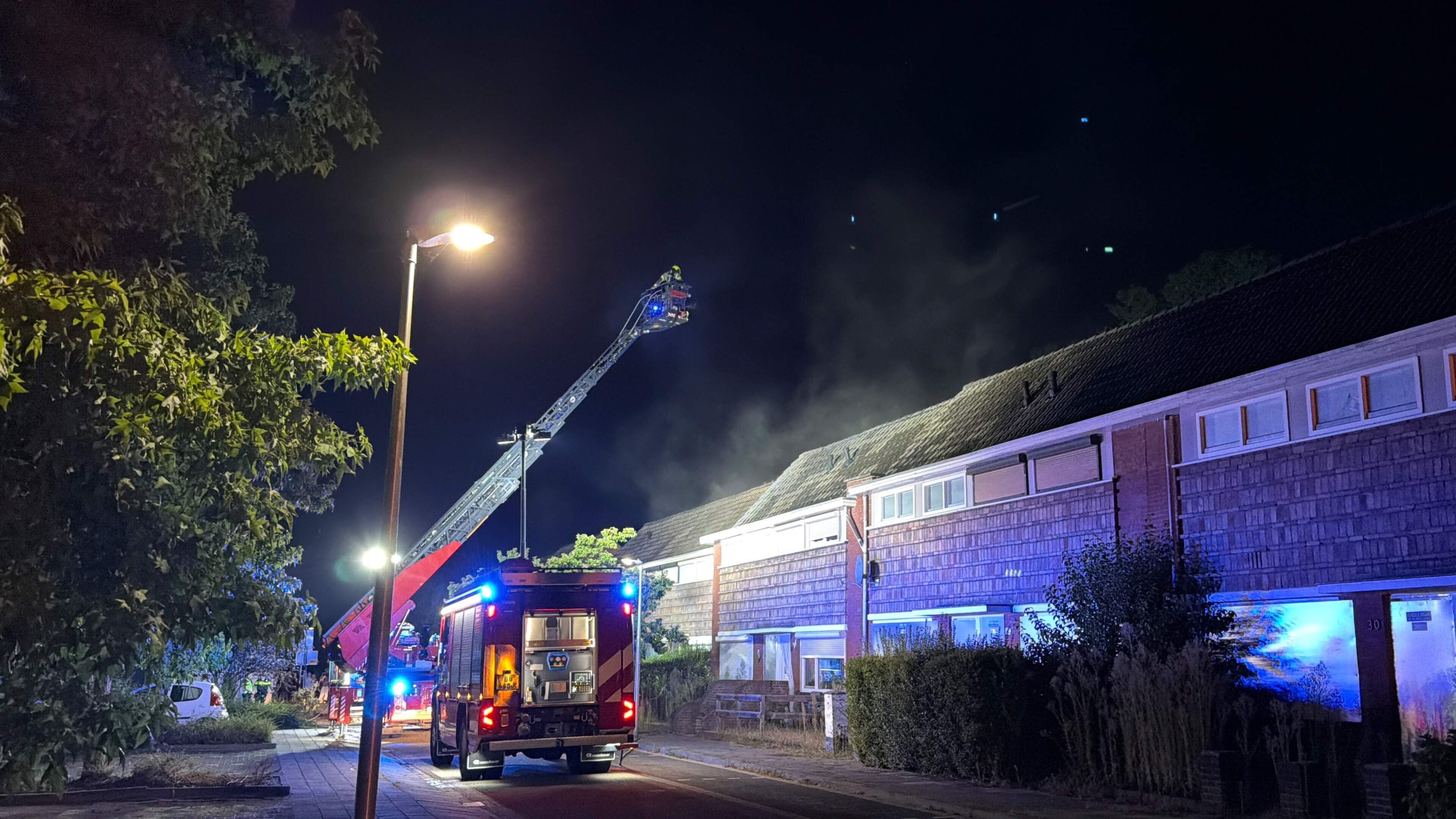 Brandweer rukt uit voor woningbrand in Hoensbroek
