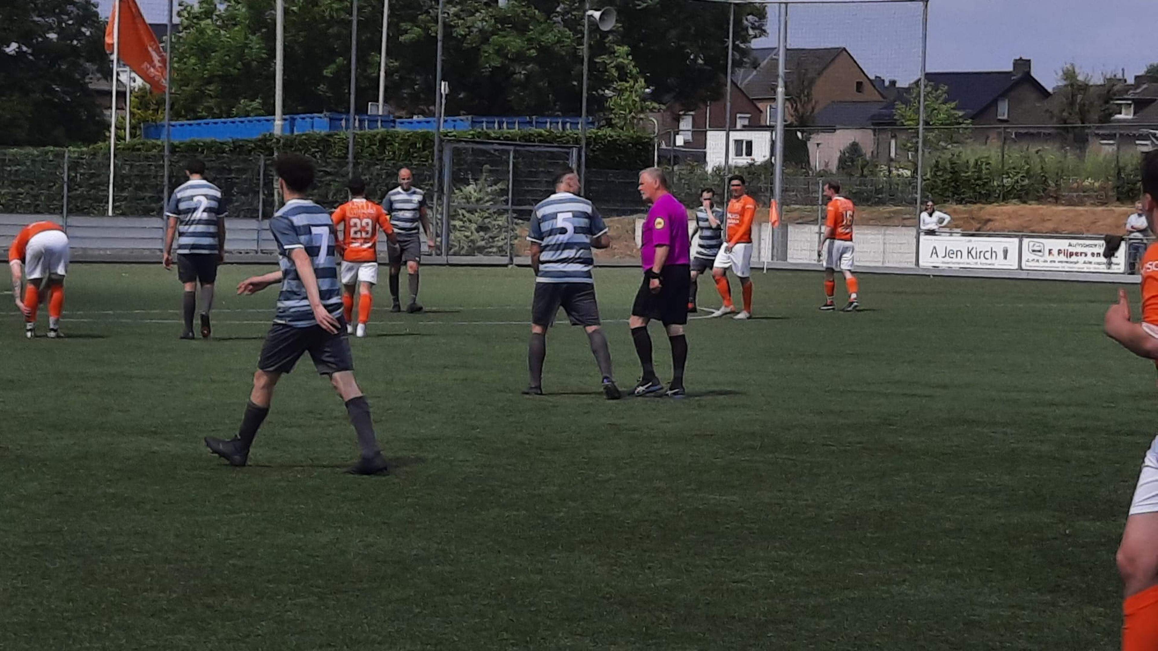 Eikenderveld krijgt boete, degradeert na puntenaftrek én moet alsnog naar Kerkrade voor restant gest