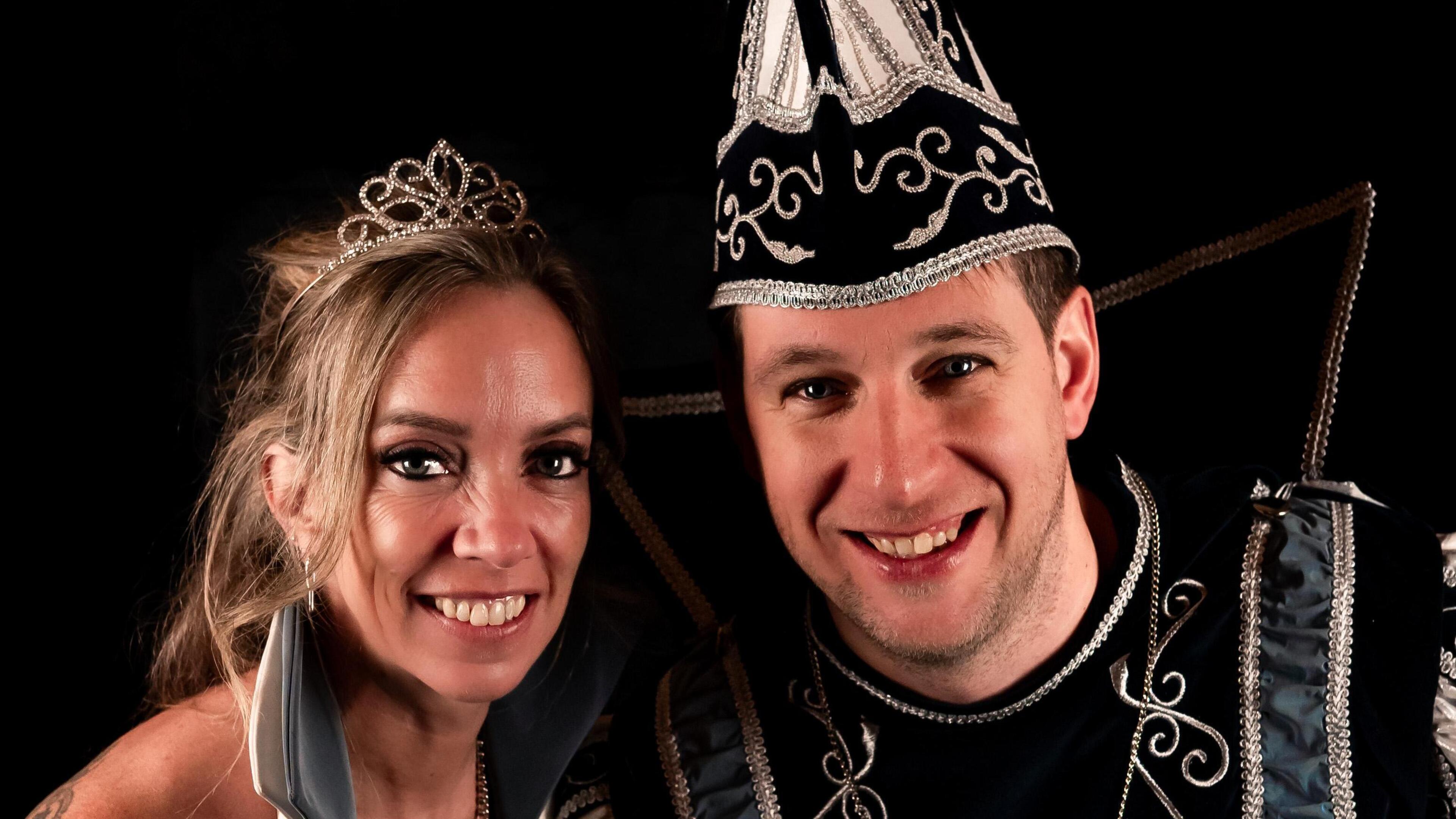 Prins Griffin I en Prinses Juanita zwaaien de scepter over de Klenderaire uit Cadier en Keer