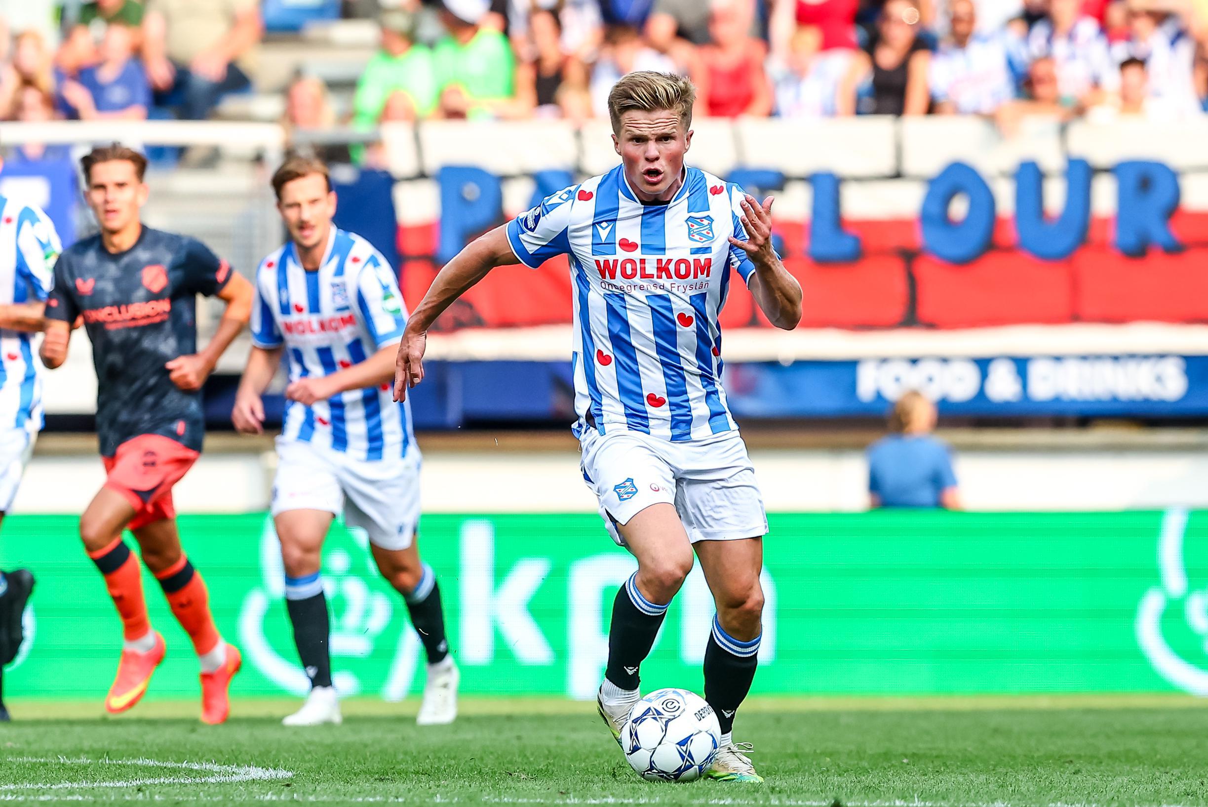 Levi Smans uit Herten heeft ook bij sc Heerenveen geen bevestiging van anderen nodig: ‘Je kan zo goe