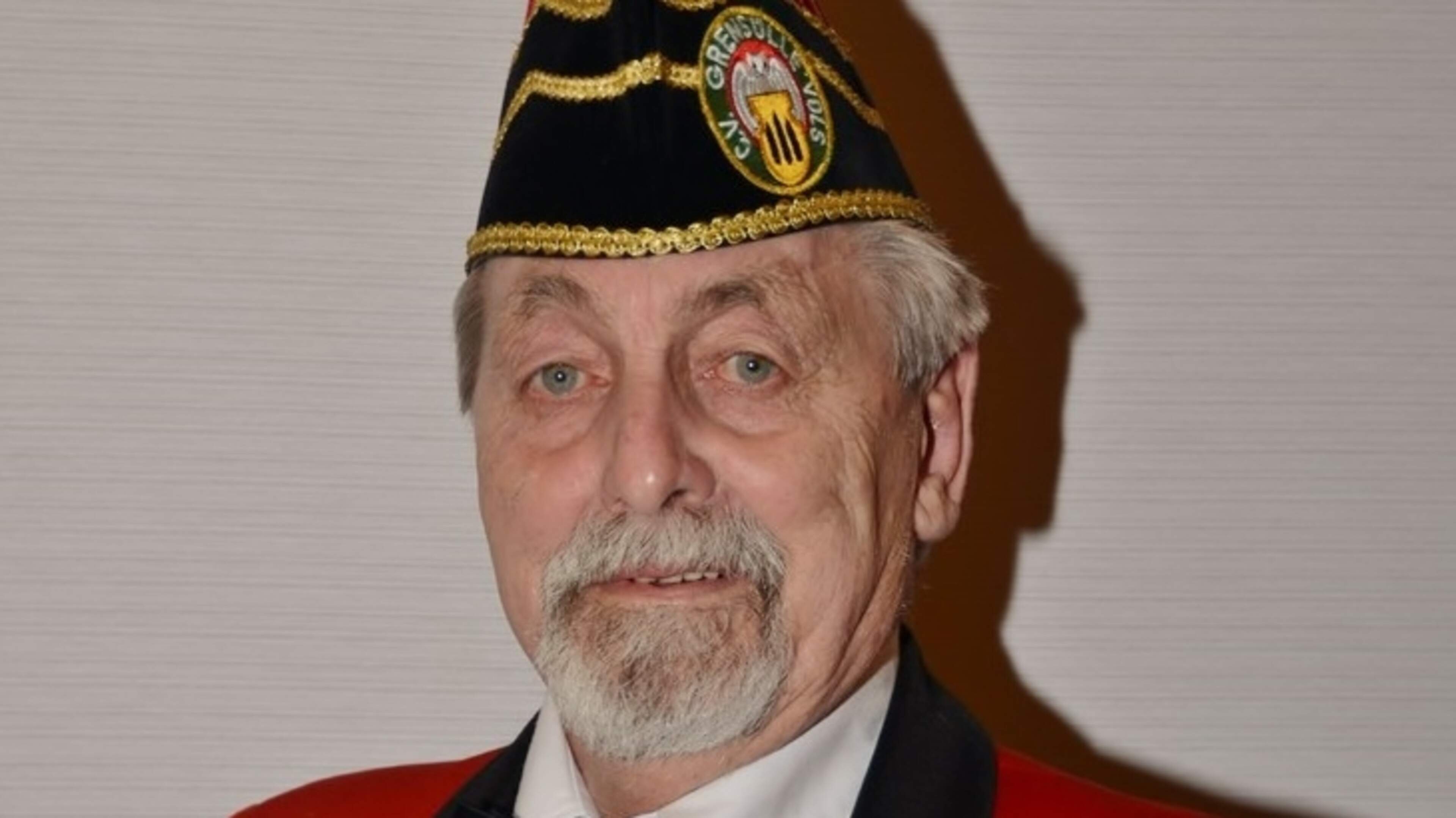 Overleden Vaalser chauffeur Heinz Rouvroije was cultfiguur: ‘Met het Drielandenpunt op de bus verteg