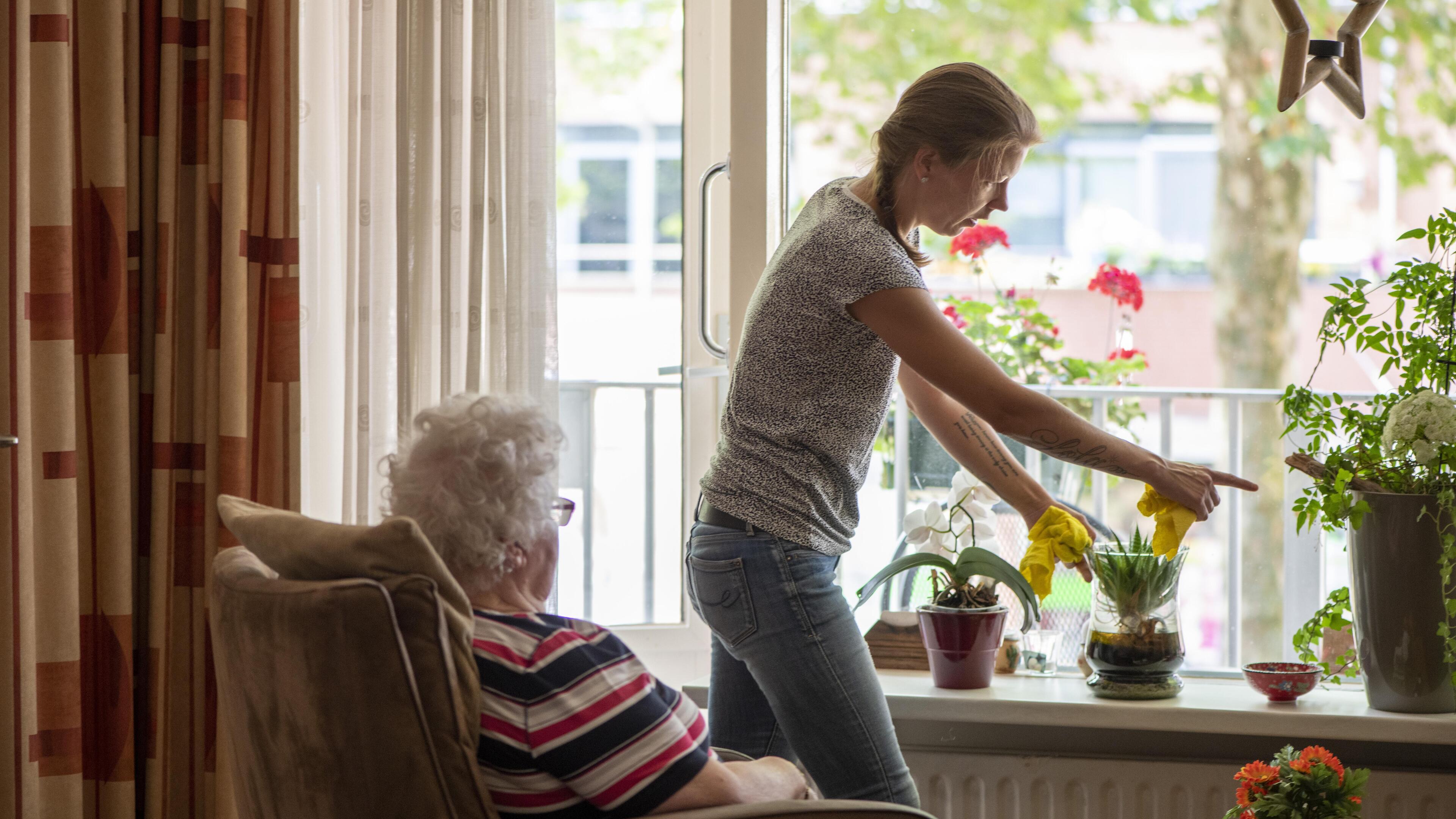 Vanaf deze week komt hulp bij het huishouden in Landgraaf nog maar eens per twee weken, poetsen clië