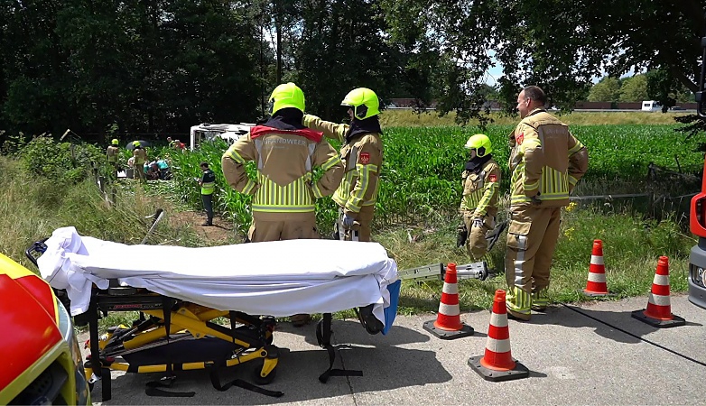Video: Vier gewonden bij ongeval met camper op A2