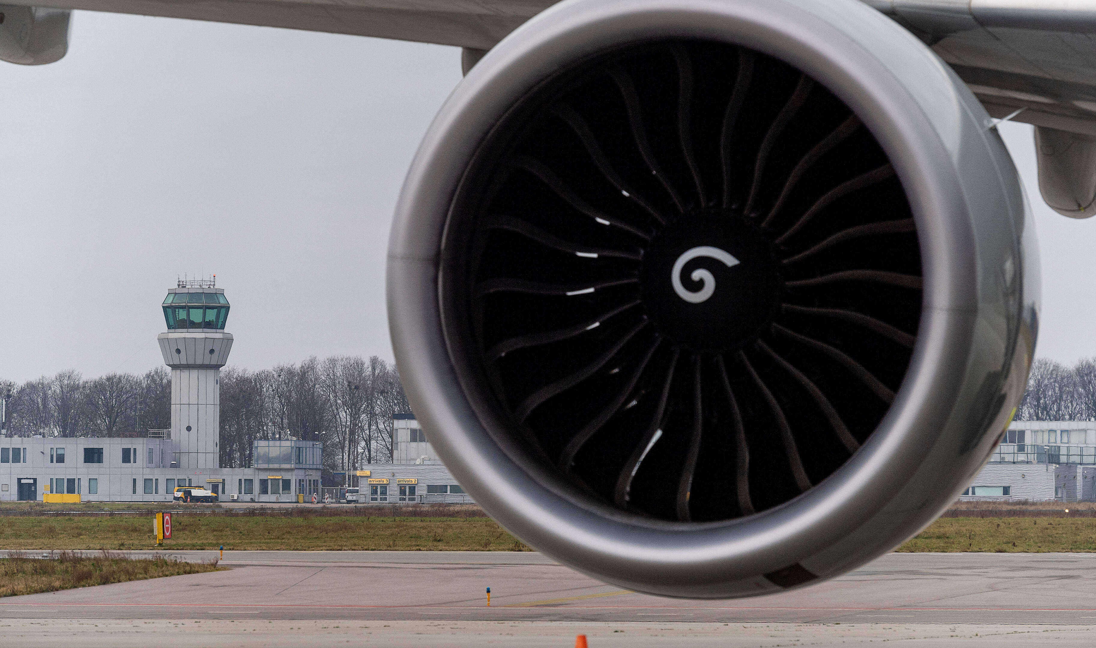 Tegenstanders vliegveld Beek gaan strijd aan met accountant PwC: klacht bij tuchtrechter over ‘te op