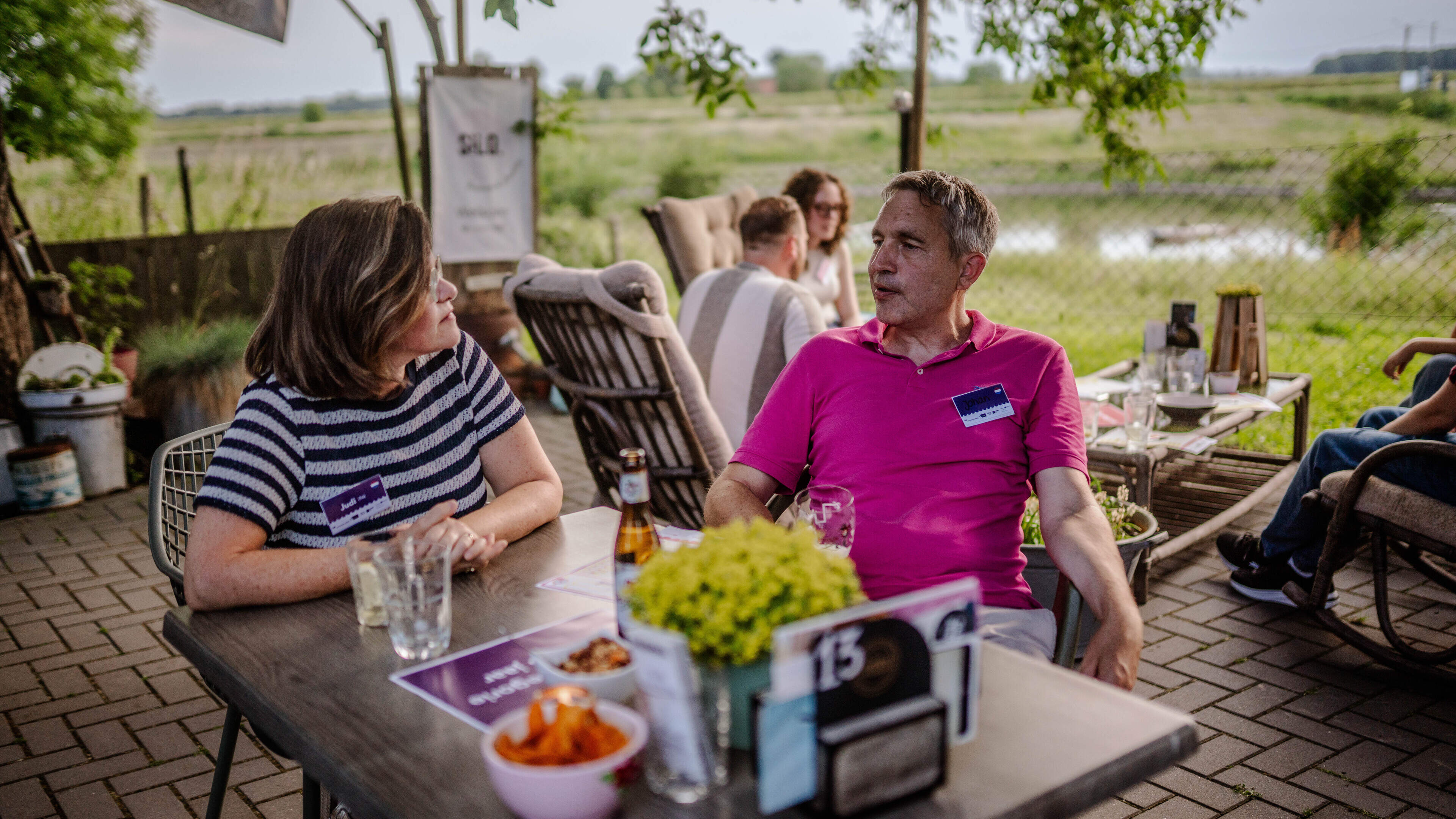 De een zoekt een aardige Belg, de ander een assertieve Nederlander: Limburgers gekoppeld aan Belgen,