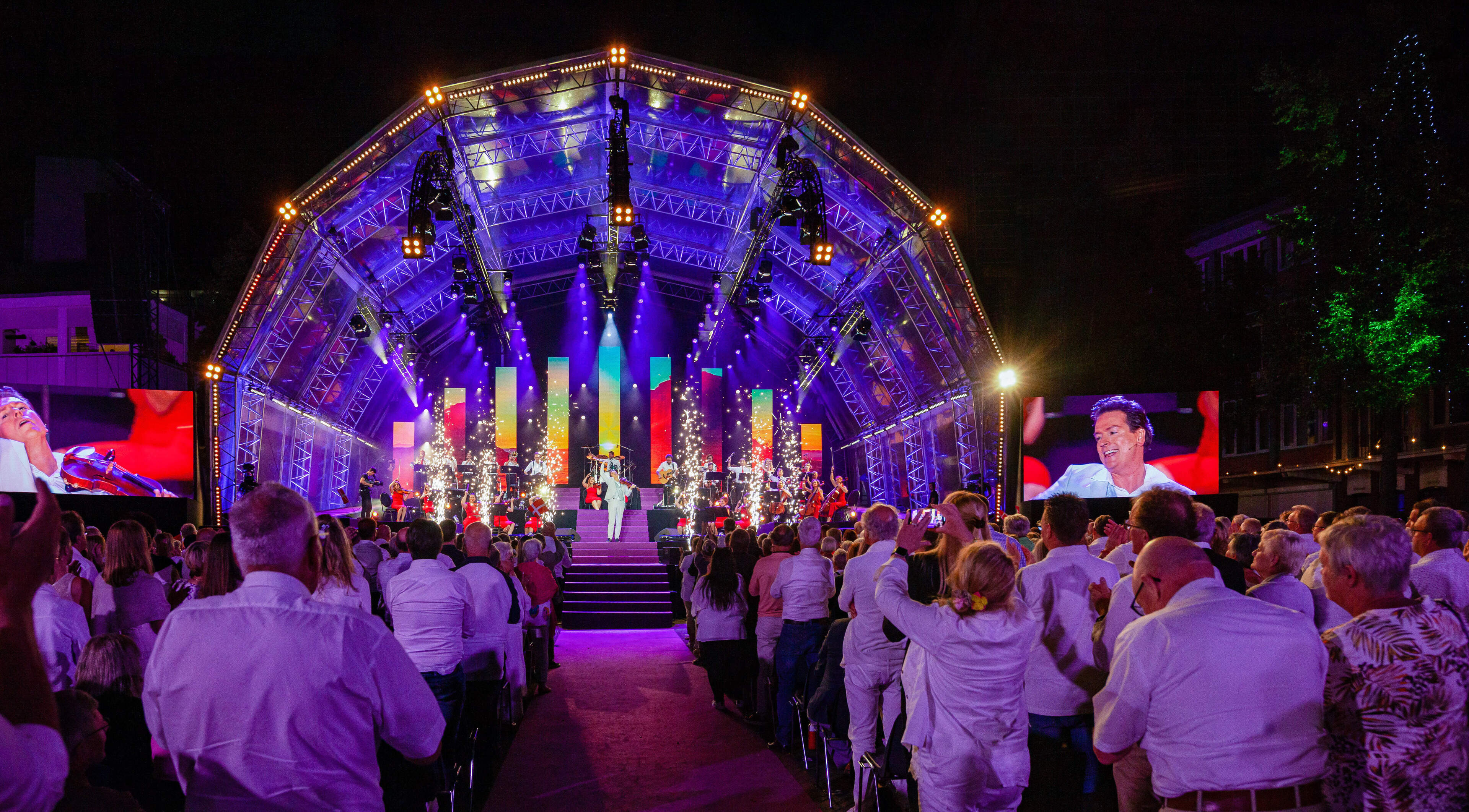 Dik twee ton voor Maestro Guido Dieteren en zijn orkest op de Markt: wat krijgt Roermond daarvoor te