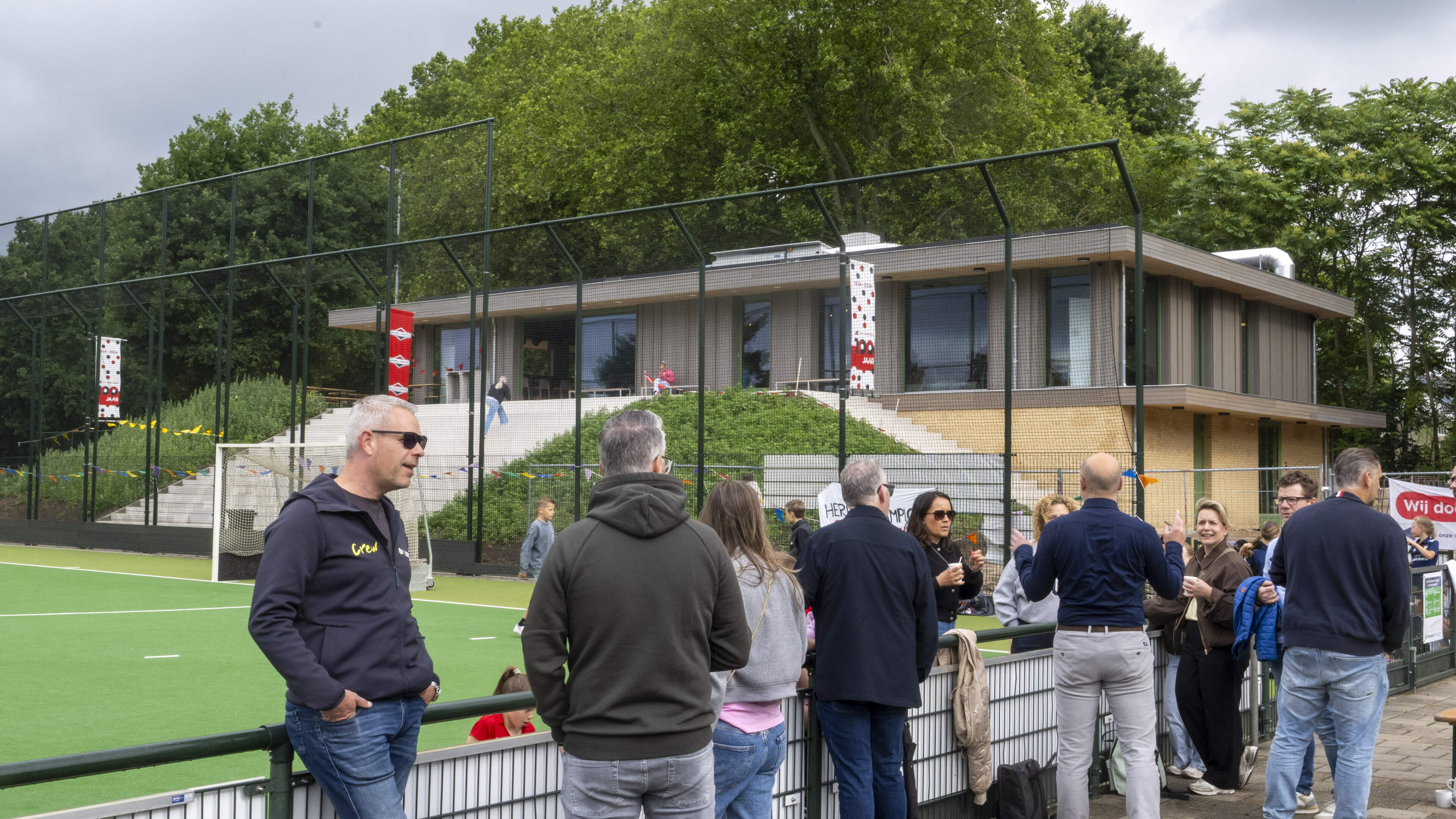Vijf jaar nadat het terrein van hockeyclub Concordia in Roermond onder water kwam te staan, is het g