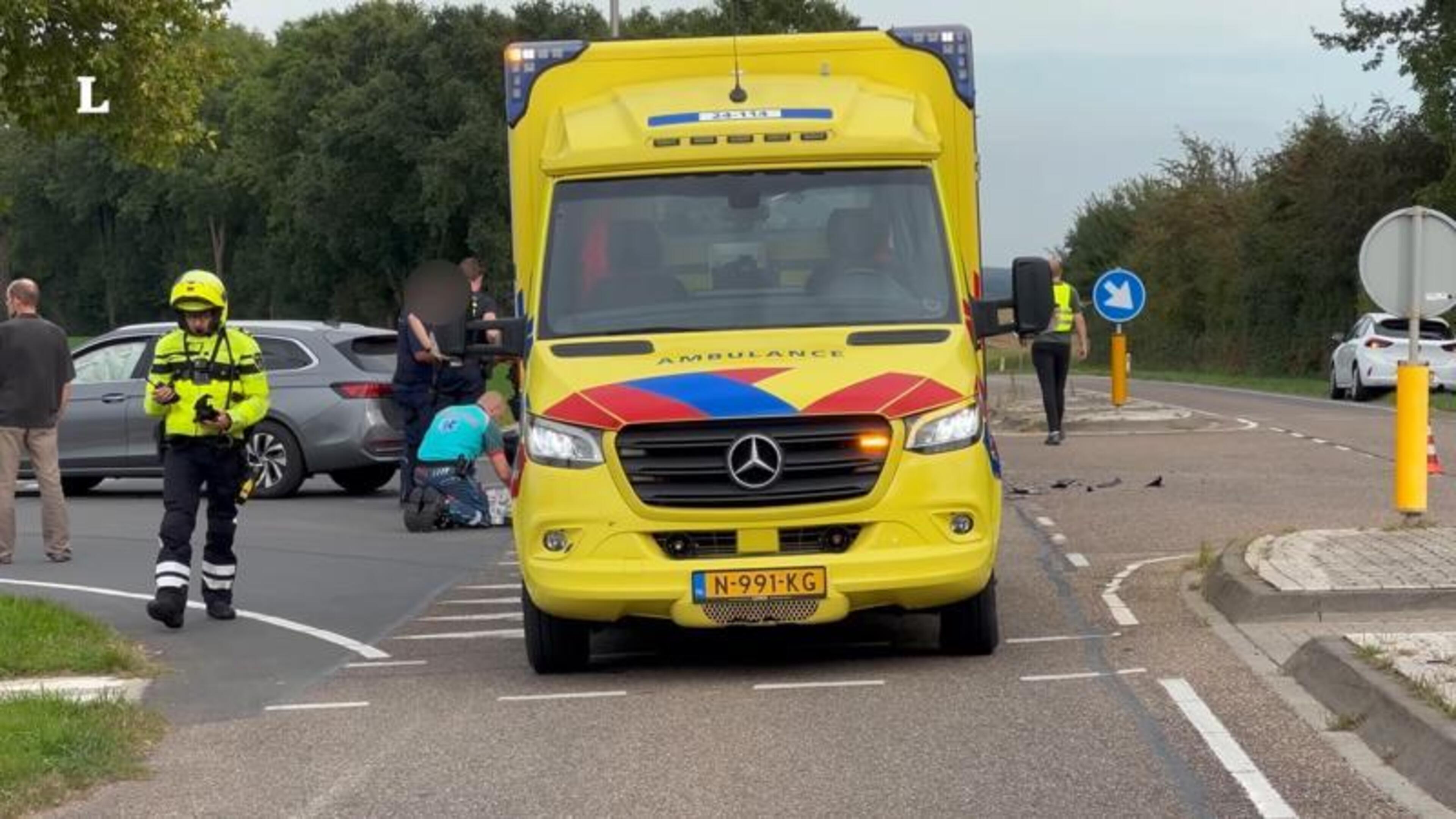 motorrijder gewond na botsing met auto in Doenrade
