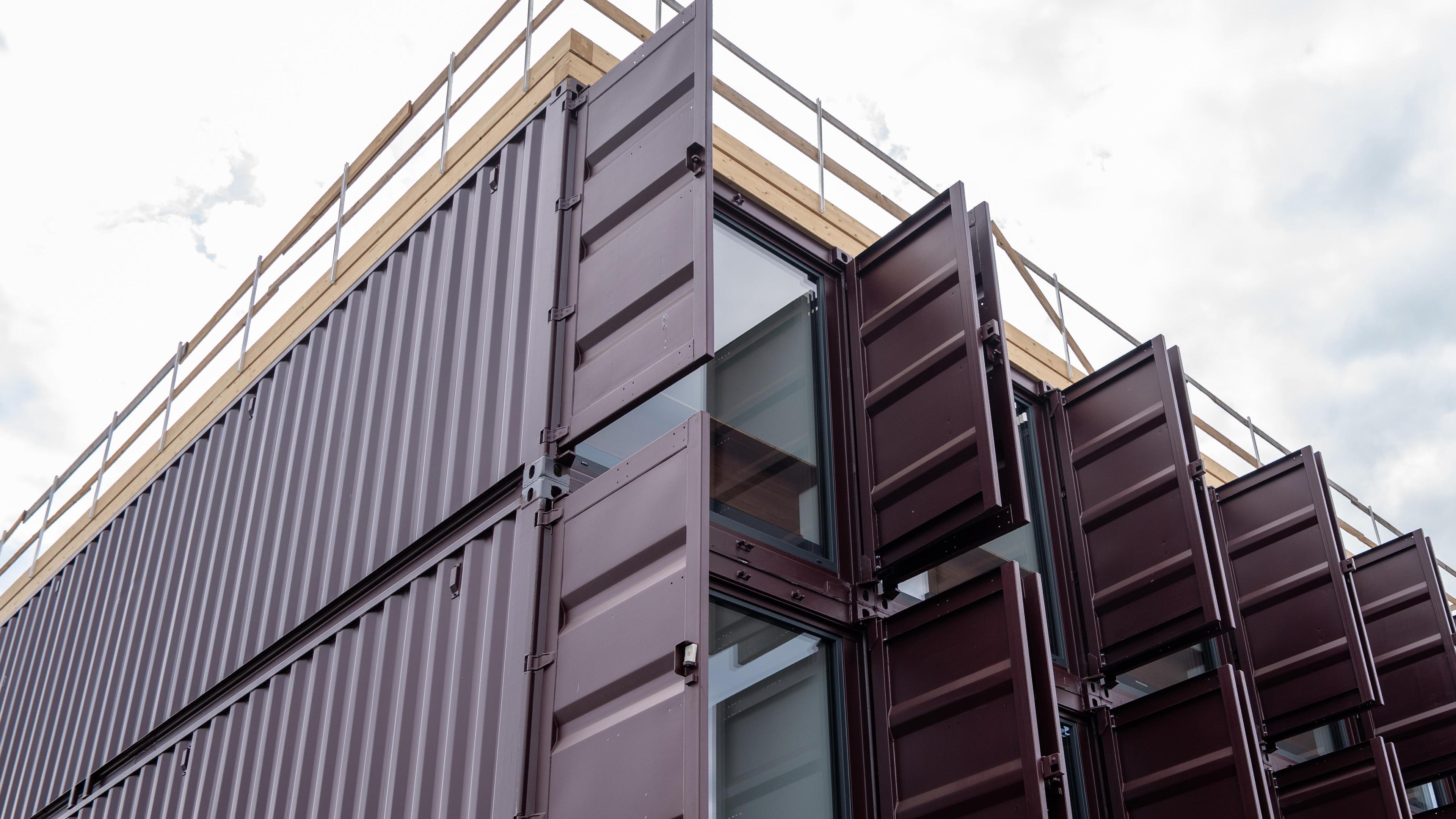 Slapen in een hotel van zeecontainers in de Duitse grensregio