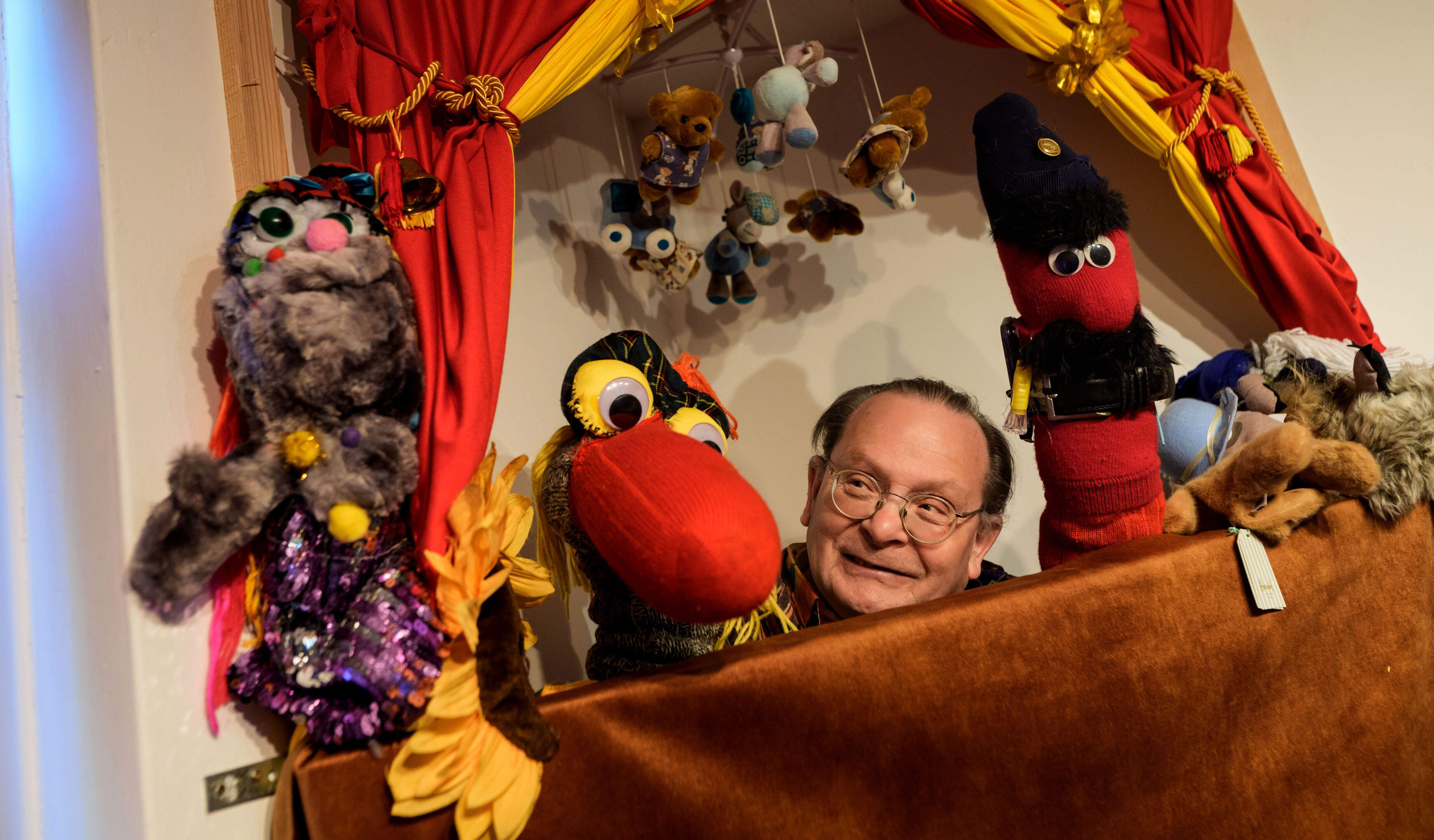 Waarom poppenspeler Ruben Komkommer in zijn sociale huurwoning in Maastricht een mini-theater begint
