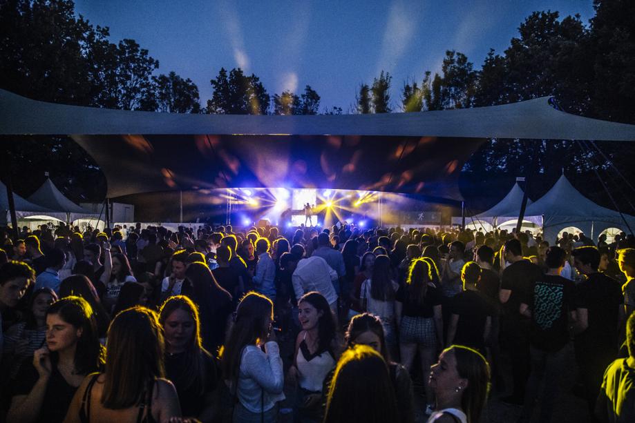 Openlucht-housefeest in Heuvelland groot succes
